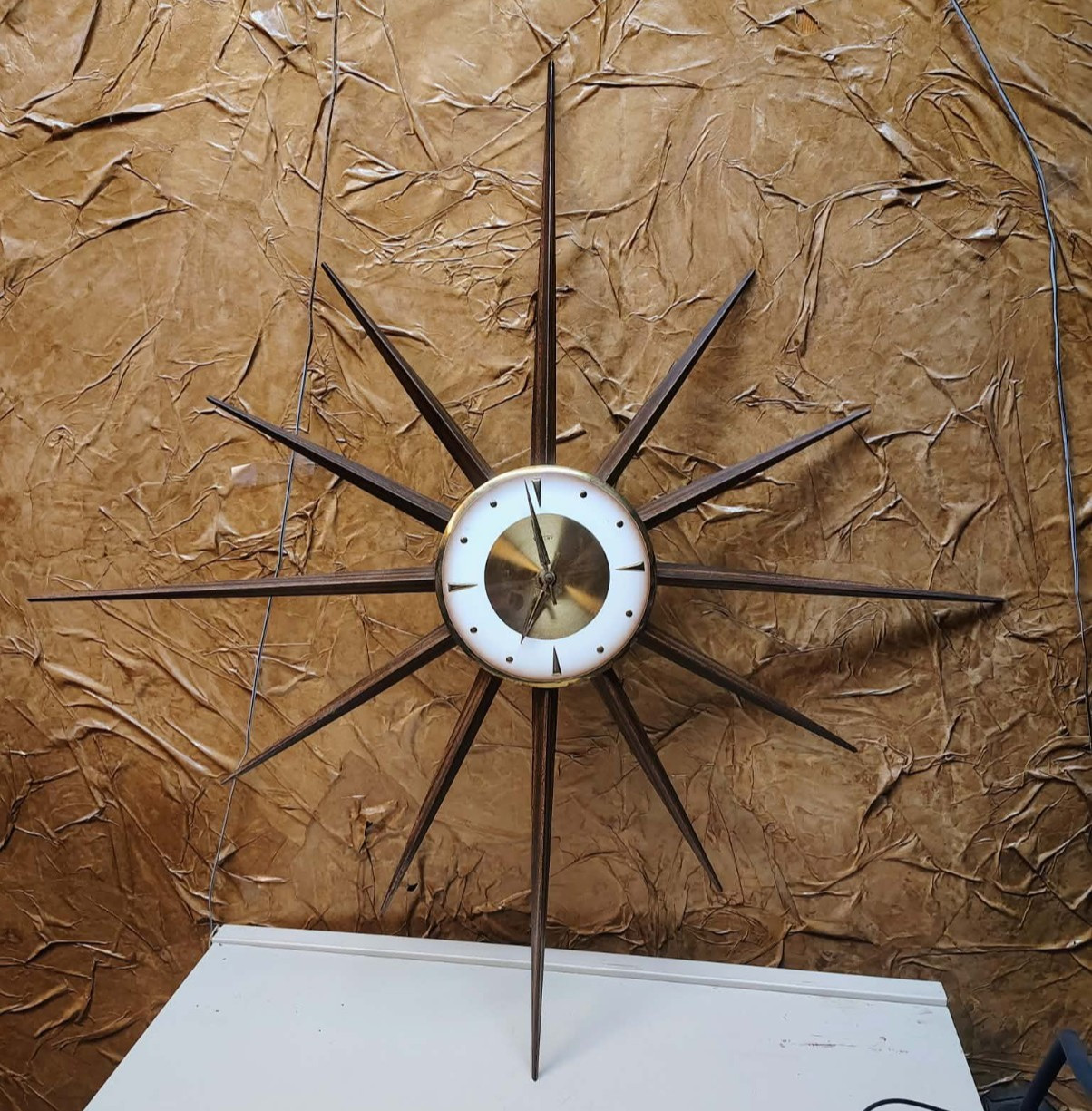 Vintage Welby Elgin 32" Starburst Wall Clock MCM Atomic Wood Grain Metal READ