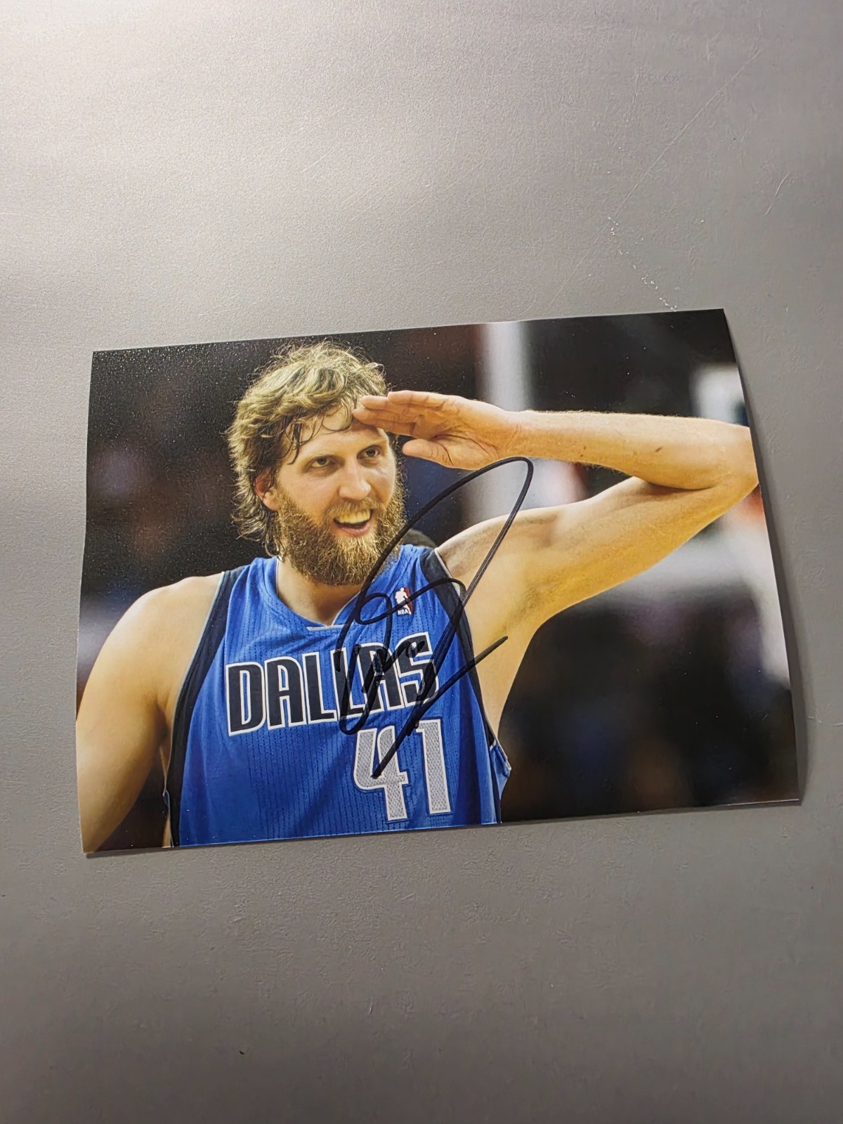 DIRK NOWITZKI-signed photo approx 13x17 autograph (4584) COA DIRK NOWITZKI-signed photo approx 13x17 autograph (4584) COA