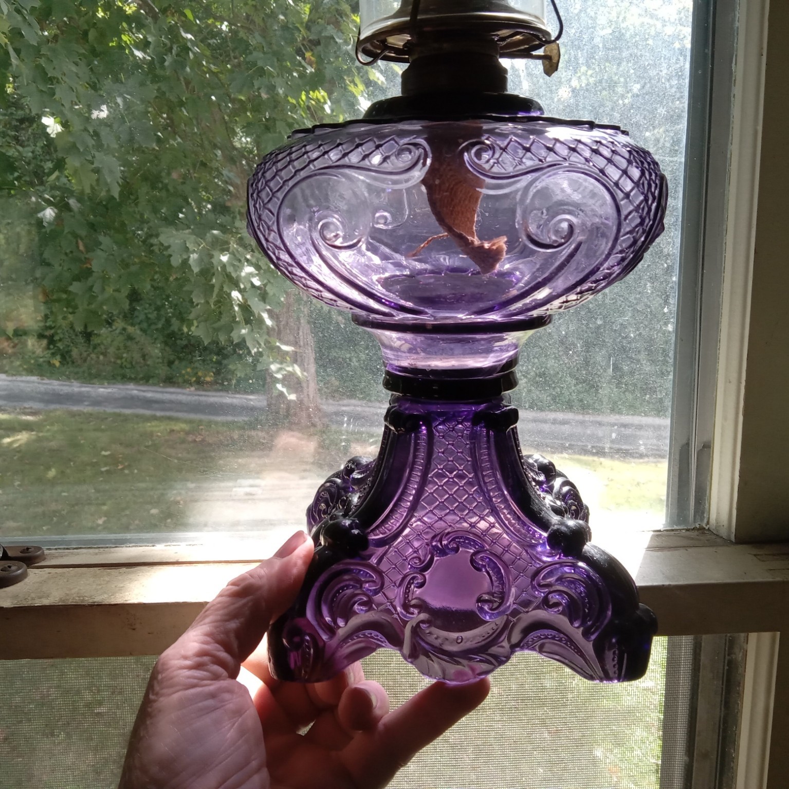 ANTIQUE 1890s ORIGINAL PRINCESS FEATHER KEROSENE PARLOR LAMP AMETHYST GLASS ANTIQUE 1890s ORIGINAL PRINCESS FEATHER KEROSENE PARLOR LAMP AMETHYST GLASS