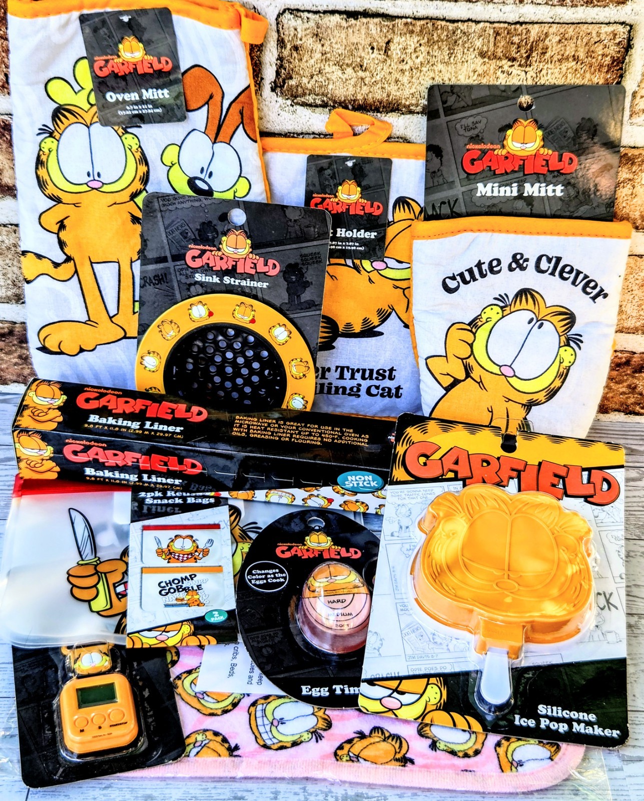 Garfield Ultimate Kitchen Gift Set 10pc Oven Mitt Timer Snack Bags Ice Pop NEW Garfield Ultimate Kitchen Gift Set 10pc Oven Mitt Timer Snack Bags Ice Pop NEW
