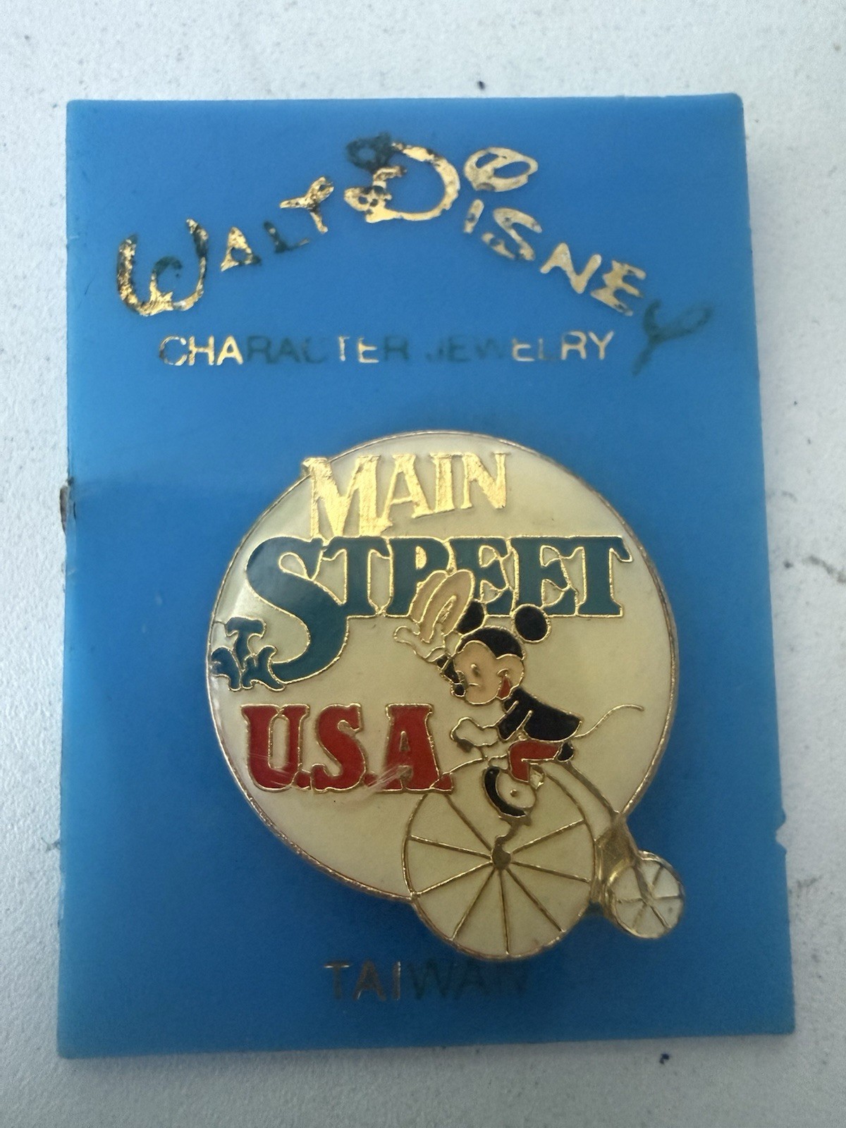 Vintage 1985 Disneyland 30th Anniversary "MAIN STREET USA" Pin - Retired Vintage 1985 Disneyland 30th Anniversary "MAIN STREET USA" Pin - Retired