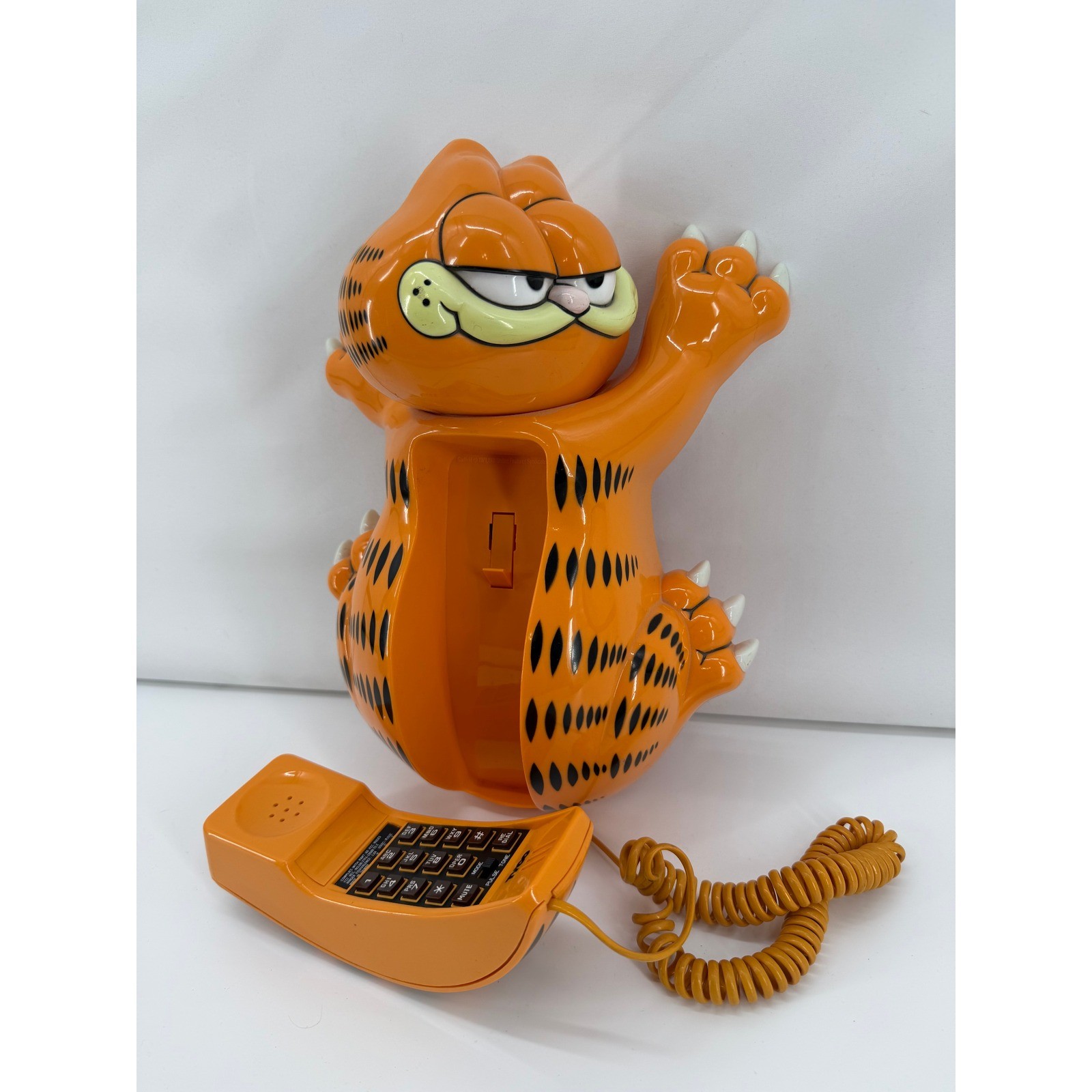 Vintage Garfield TYCO Landline Climbing Wall Telephone Orange Cat Novelty Phone Vintage Garfield TYCO Landline Climbing Wall Telephone Orange Cat Novelty Phone