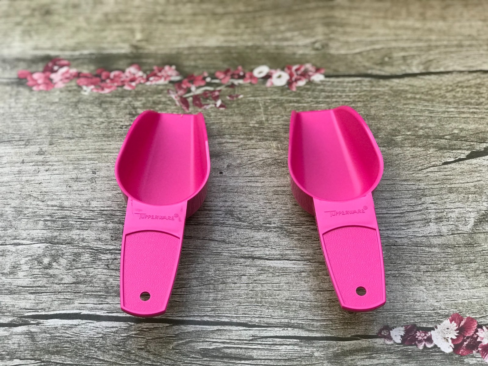 Tupperware Canister Scoops Set of 2 Pink Mini Scoops New Tupperware Canister Scoops Set of 2 Pink Mini Scoops New