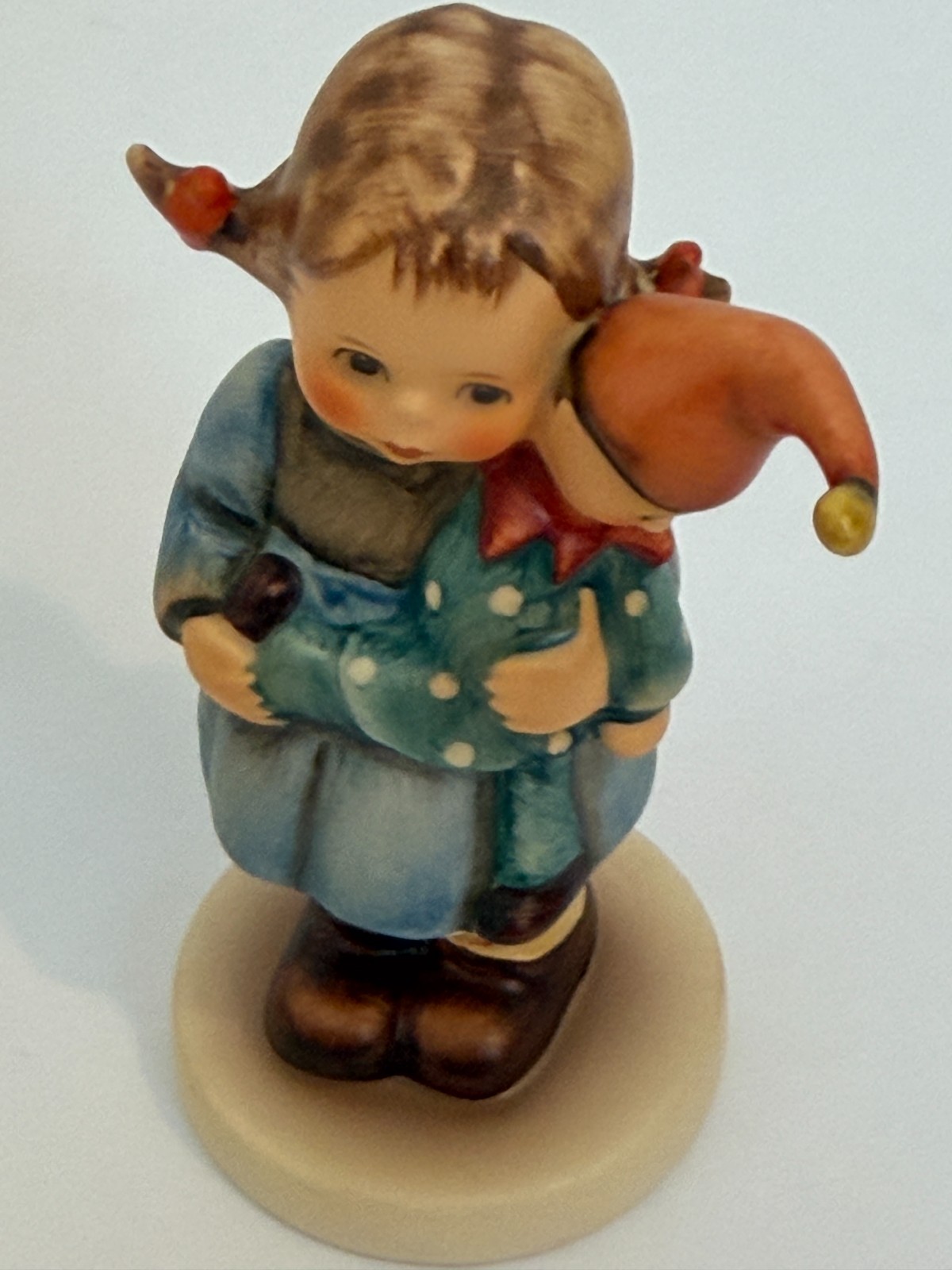 Goebel Hummel Christmas Surprise Figurine 536 3/0 Exclusive Edition 1988 Goebel Hummel Christmas Surprise Figurine 536 3/0 Exclusive Edition 1988