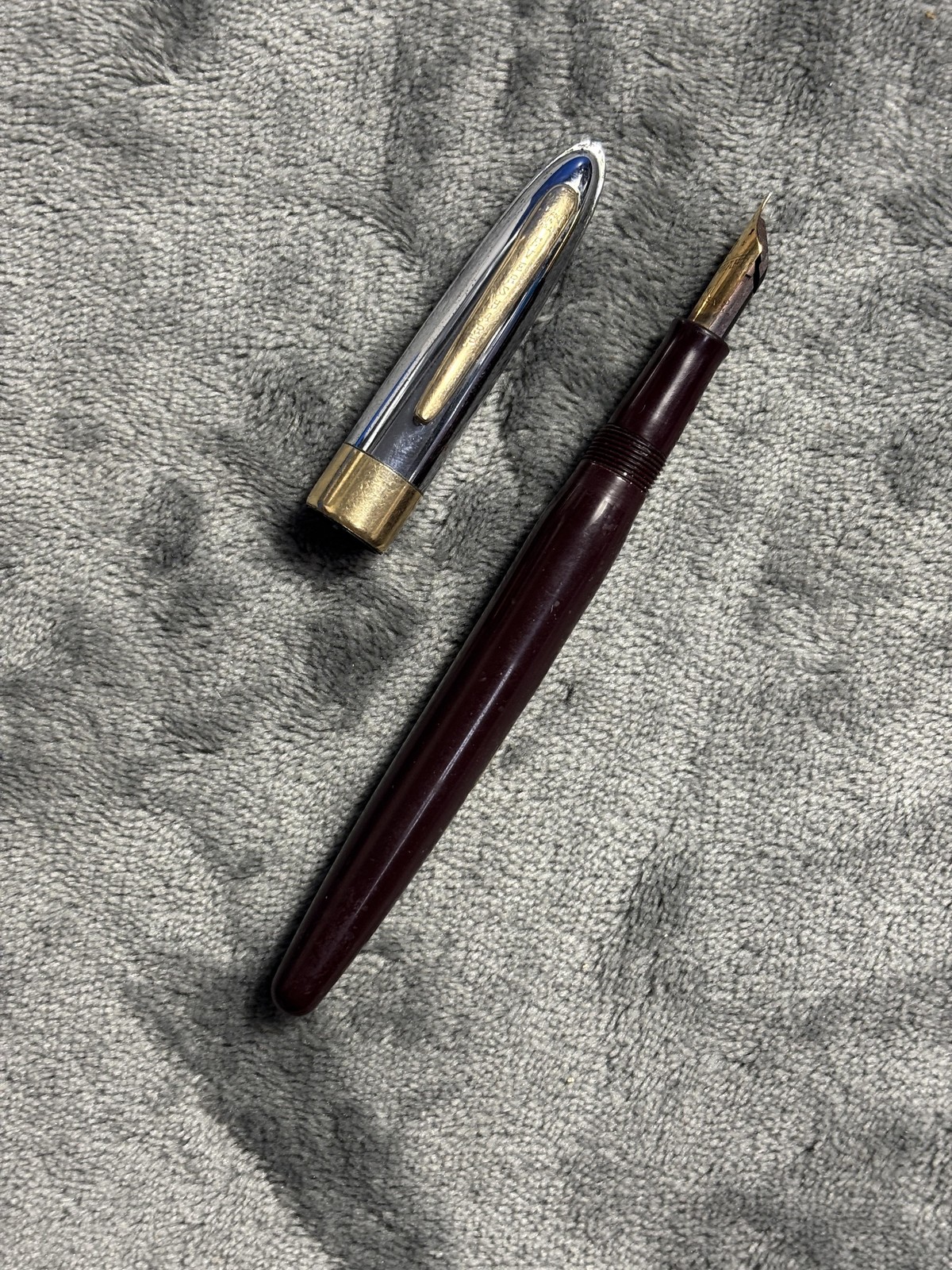 Vintage Wahl-Eversharp Fountain Pen Burgundy 14K Gold Nib USA Gold Trim Vintage Wahl-Eversharp Fountain Pen Burgundy 14K Gold Nib USA Gold Trim