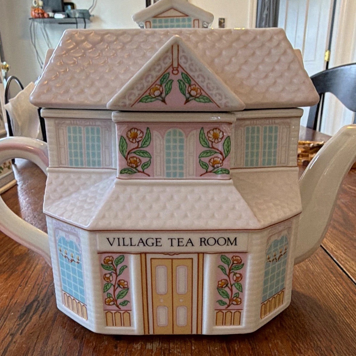 Lenox Village Tea Room Floral Porcelain Teapot w/ Lid 6 Cup 1991 Lenox Village Tea Room Floral Porcelain Teapot w/ Lid 6 Cup 1991