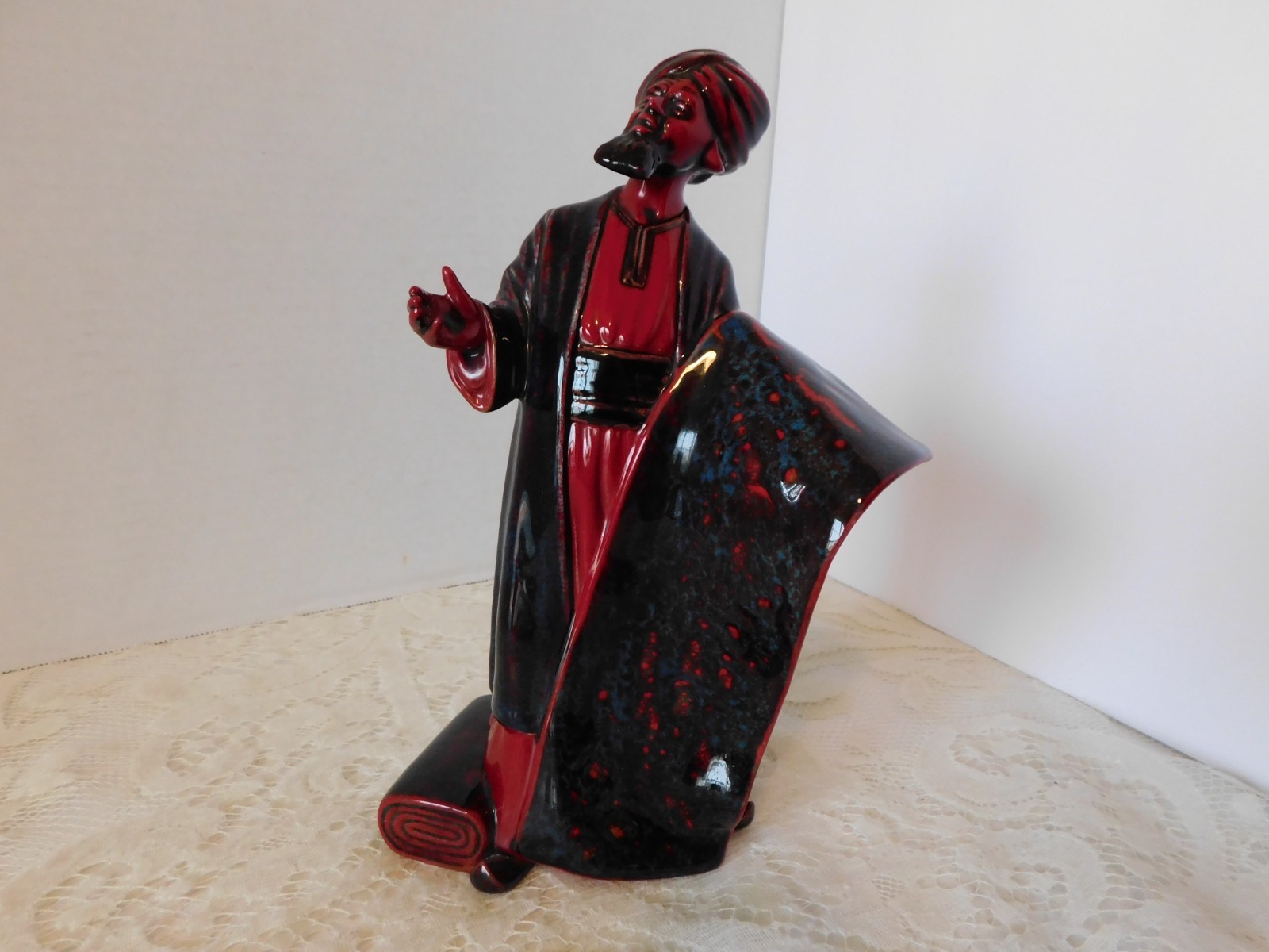 ROYAL DOULTON FIGURINE - FLAMBE - THE CARPET SELLER - HN 2776 - ENGLAND - MINT ROYAL DOULTON FIGURINE - FLAMBE - THE CARPET SELLER - HN 2776 - ENGLAND - MINT