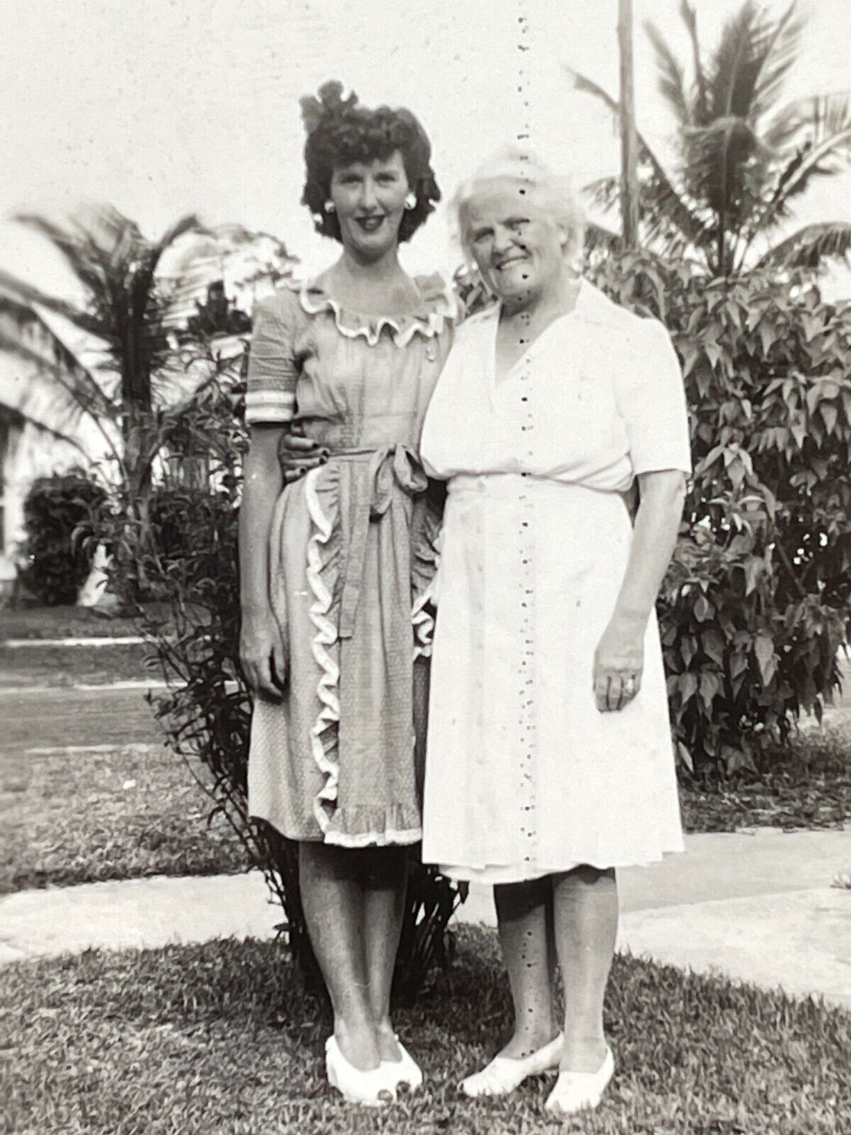 AZD Photograph Old Woman Mother Posing With Lovely Lady  1940's