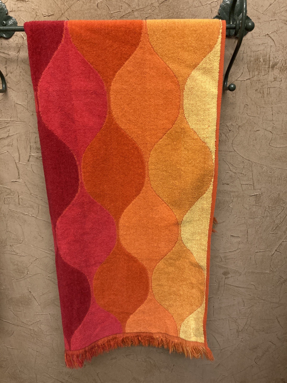 Vintage Cannon Seven Seas Royal Family Bath Towel Fringe Red Yellow 25” x 42” Vintage Cannon Seven Seas Royal Family Bath Towel Fringe Red Yellow 25” x 42”