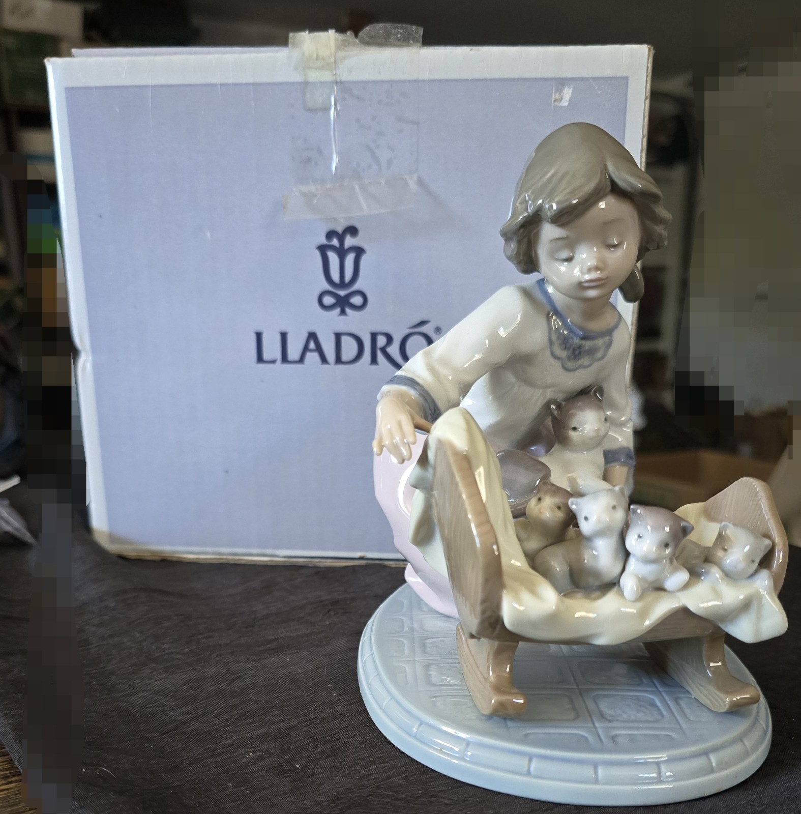 Lladro 5784 Cradle of Kittens Figurine - Girl with Kittens - Mint Lladro 5784 Cradle of Kittens Figurine - Girl with Kittens - Mint
