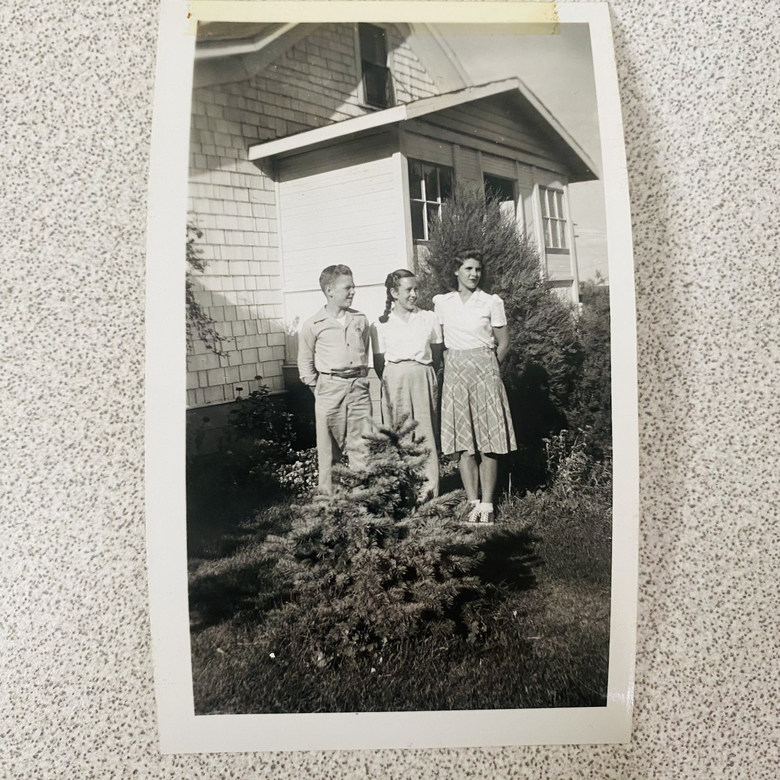 Family Portrait 1946 Snapshot Photograph Identified Names Americana Family Portrait 1946 Snapshot Photograph Identified Names Americana