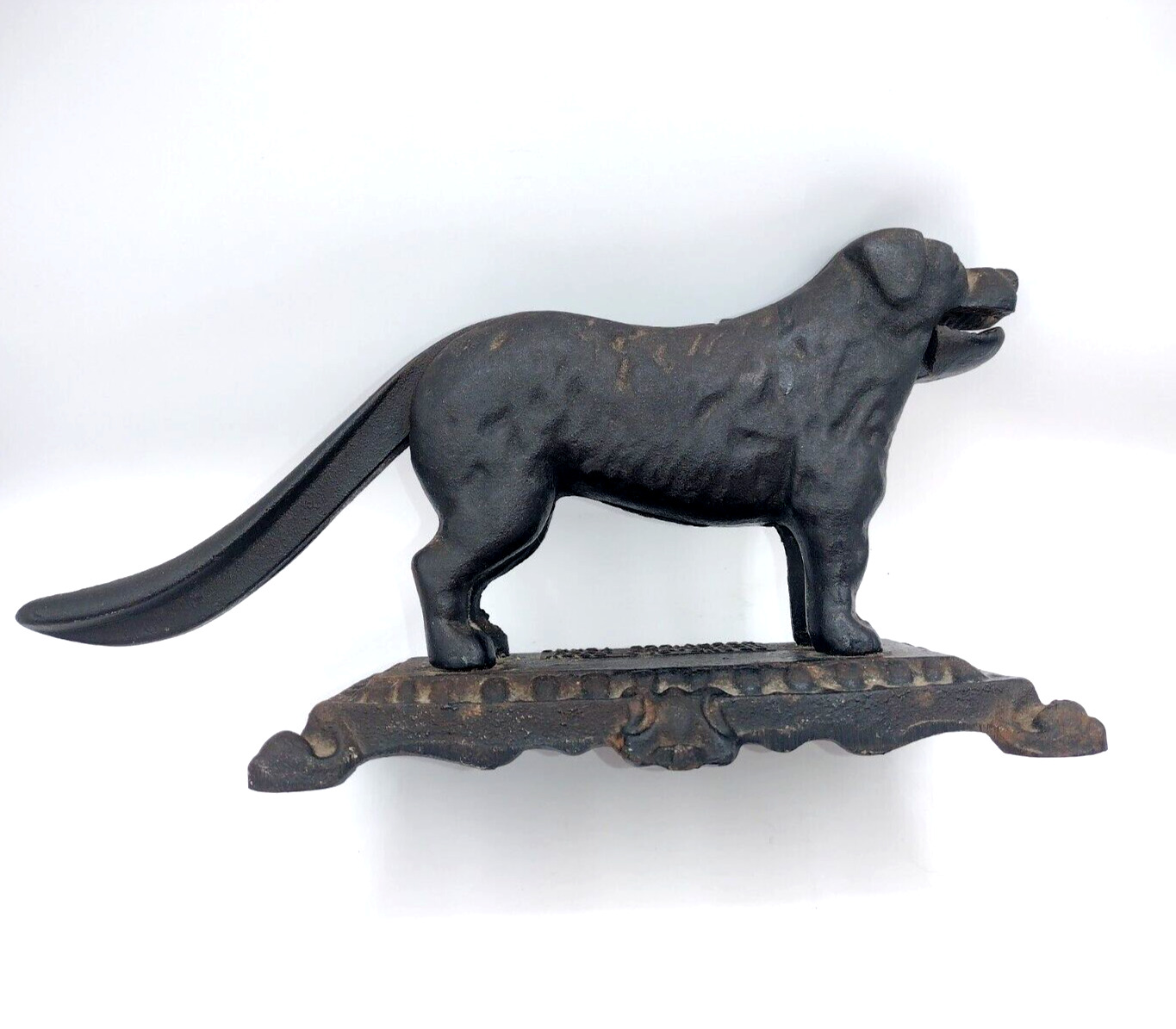 Vintage 1925 Original cast iron Figural Dog nut cracker \