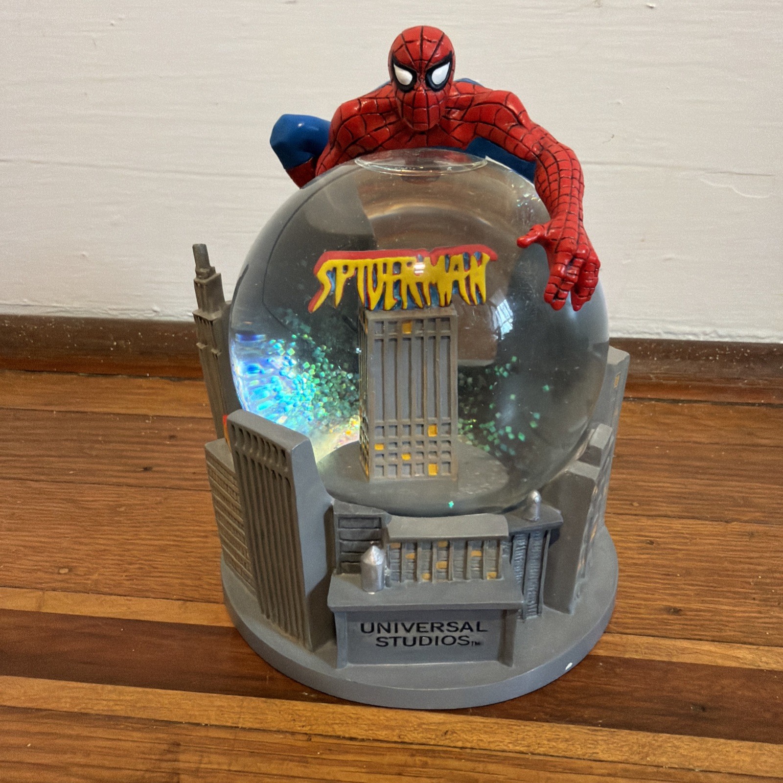 Spider-Man Rare 2003 Marvel Universal Studios Waterball Glitter Snow Globe Spider-Man Rare 2003 Marvel Universal Studios Waterball Glitter Snow Globe