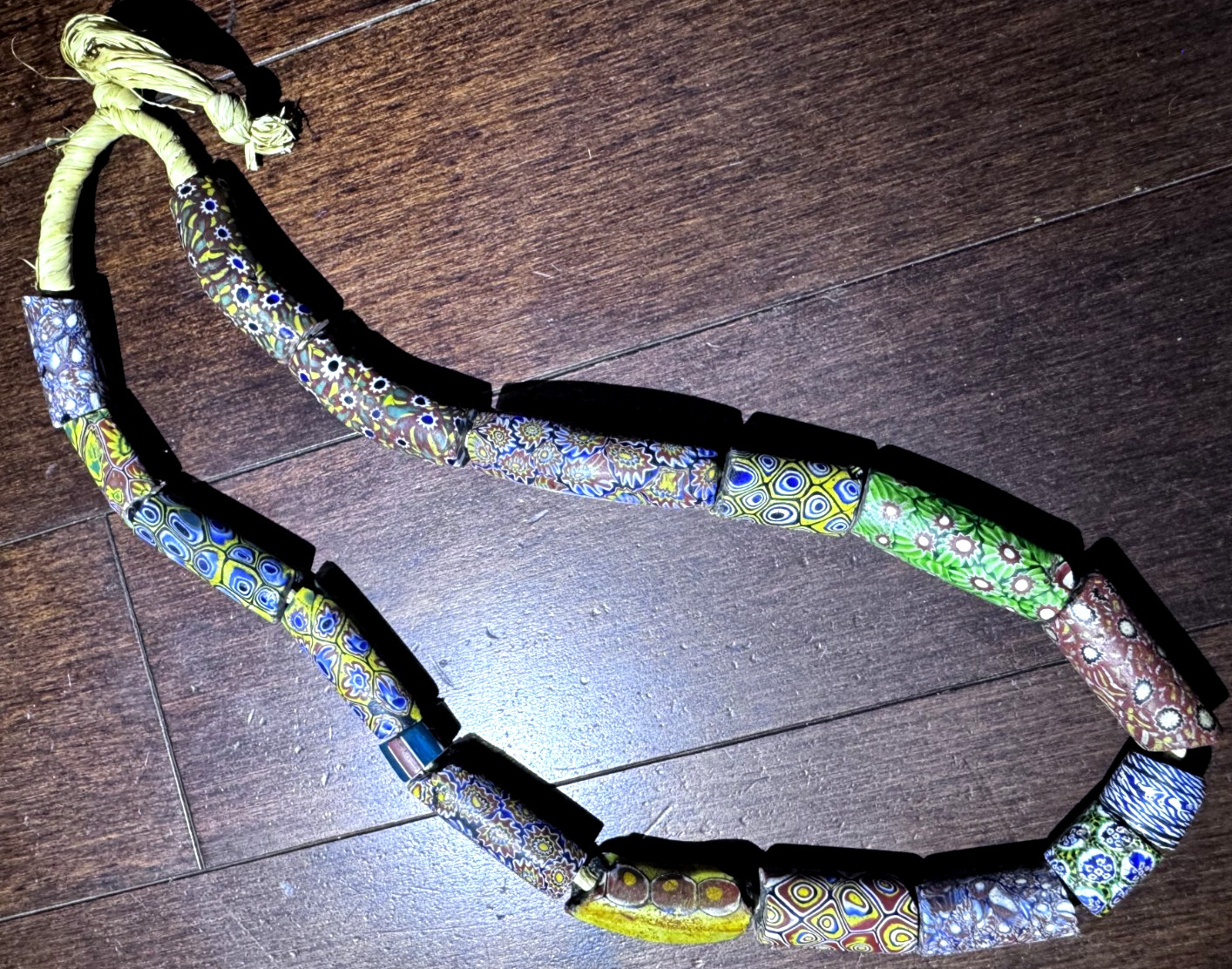 17 ANTIQUE VENETIAN MILLIFIORI GLASS TRADE BEADS 20" STRAND 197g LARGE MURANO
