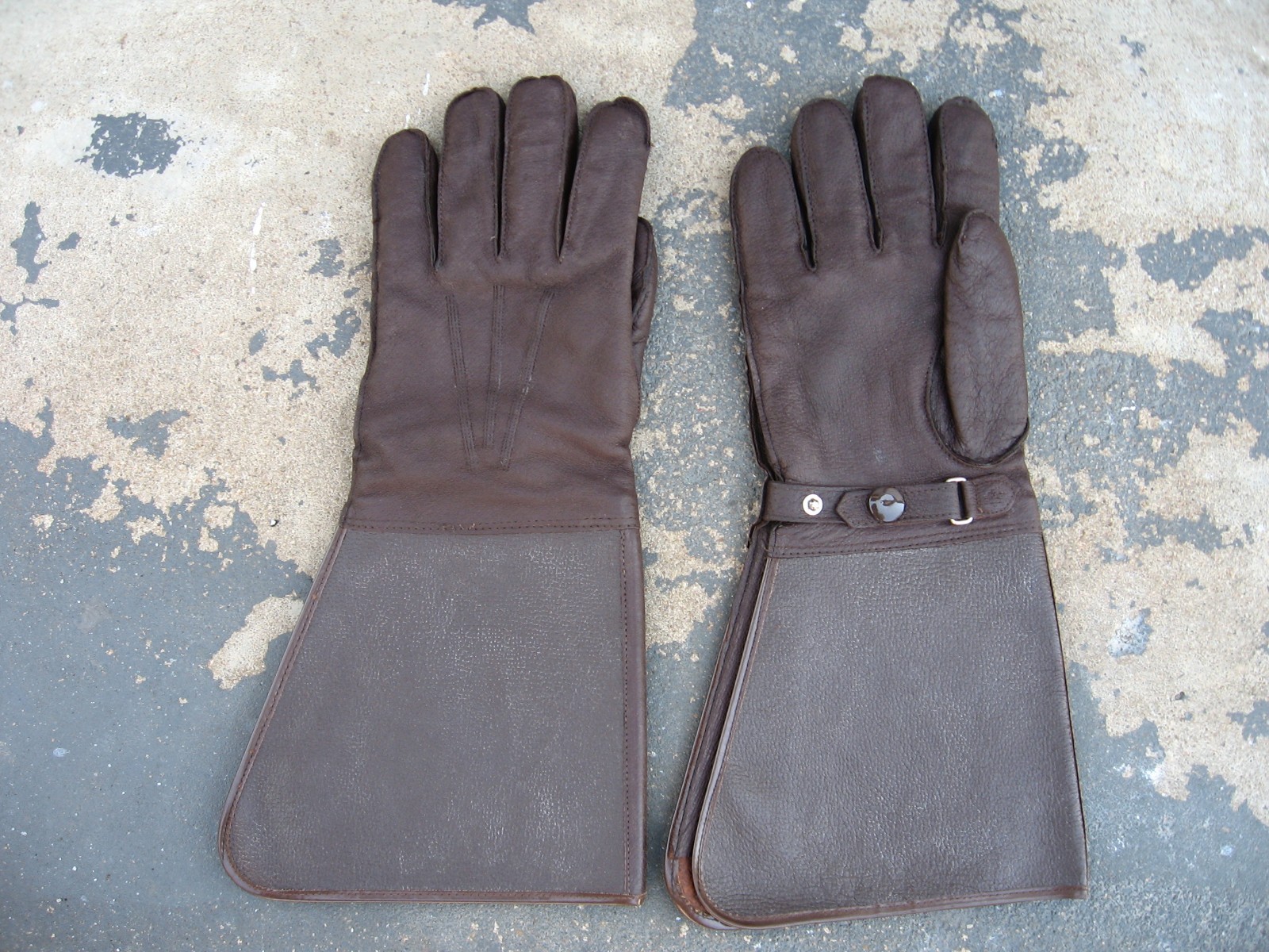 VINTAGE NOS LARGE BROWN LEATHER GAUNTLET STYLE MOTORCYCLE RIDERS GLOVES