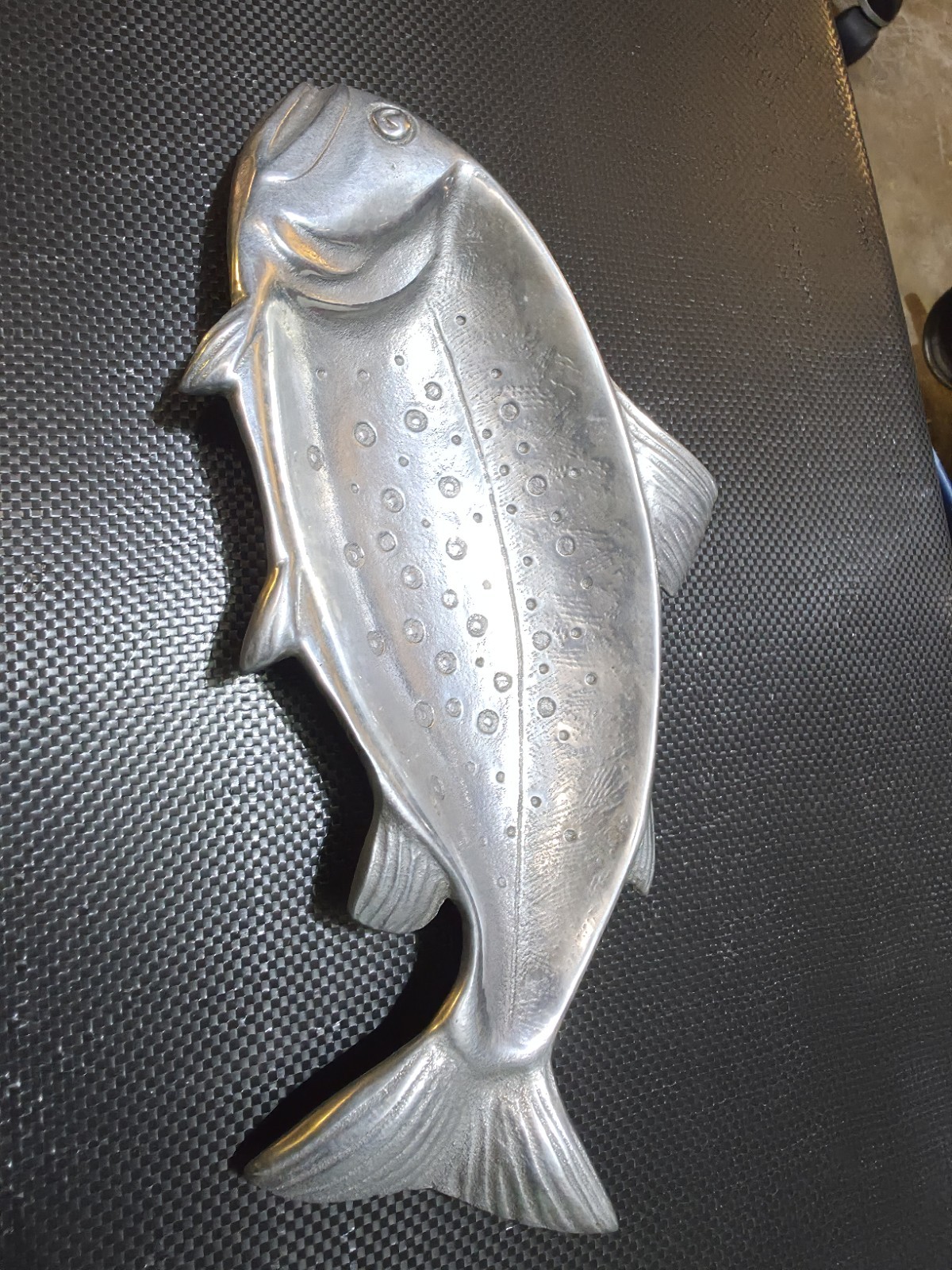 Vintage 1976 WILTON Fish Platter, Wall Hanging Silver Aluminum Signed Bruce Cox Vintage 1976 WILTON Fish Platter, Wall Hanging Silver Aluminum Signed Bruce Cox