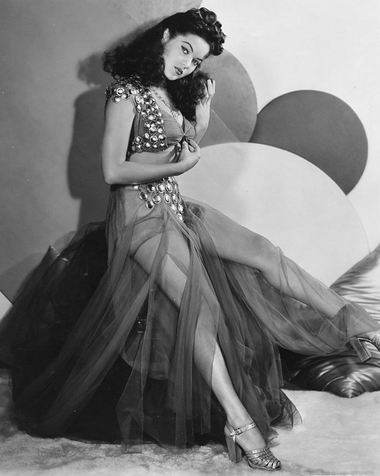 1942 Film Favorite DONA DRAKE Leggy Photo (169-c)