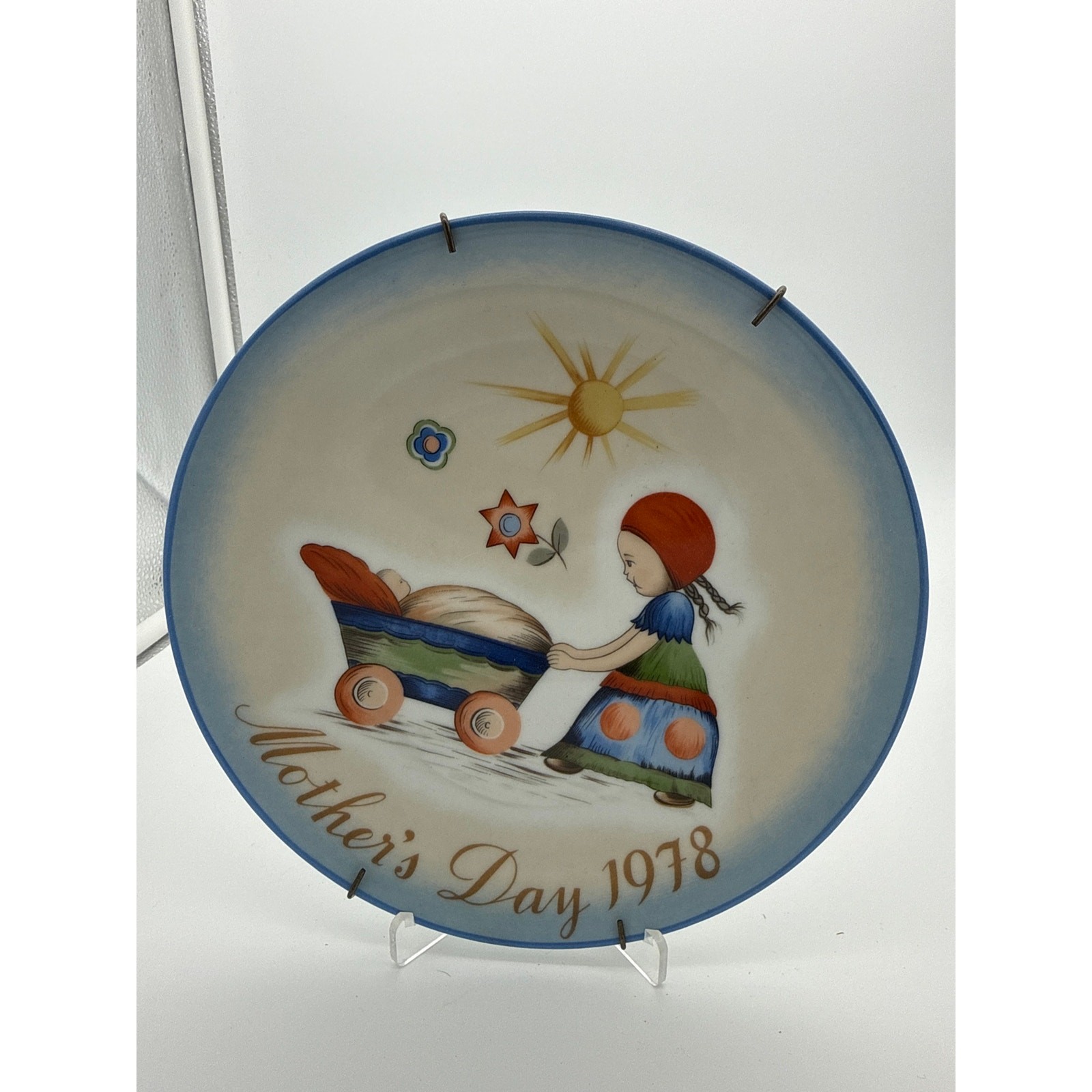 Vintage 1978 Schmid Sister Berta Hummel Mother's Day collector plate Vintage 1978 Schmid Sister Berta Hummel Mother's Day collector plate