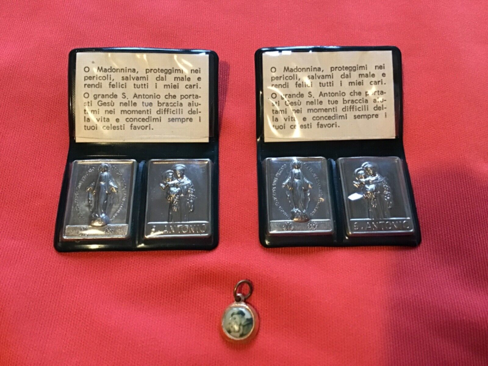 Lot of antique 2 pocket relics of Saint Anthony / Madonna + 1 pendant S. Anthony