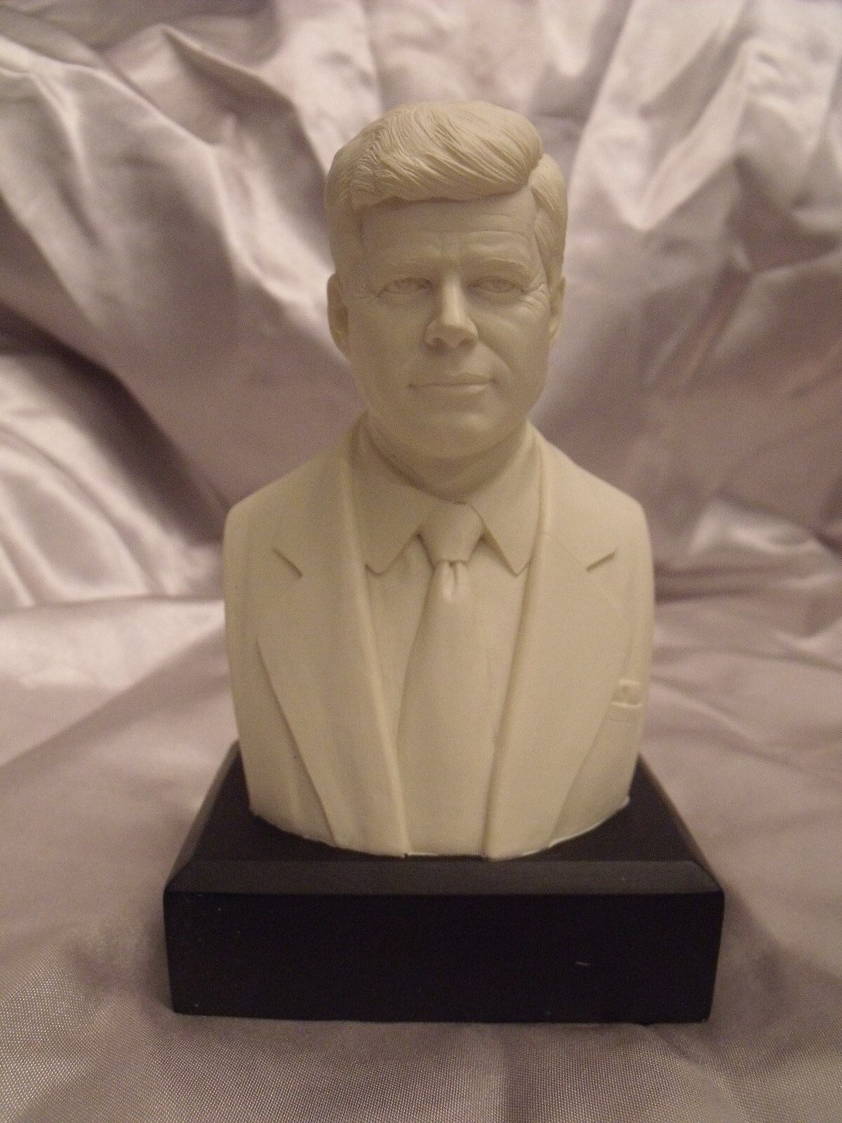 John F Kennedy JFK Bust / Statue : NEW IN BOX  6