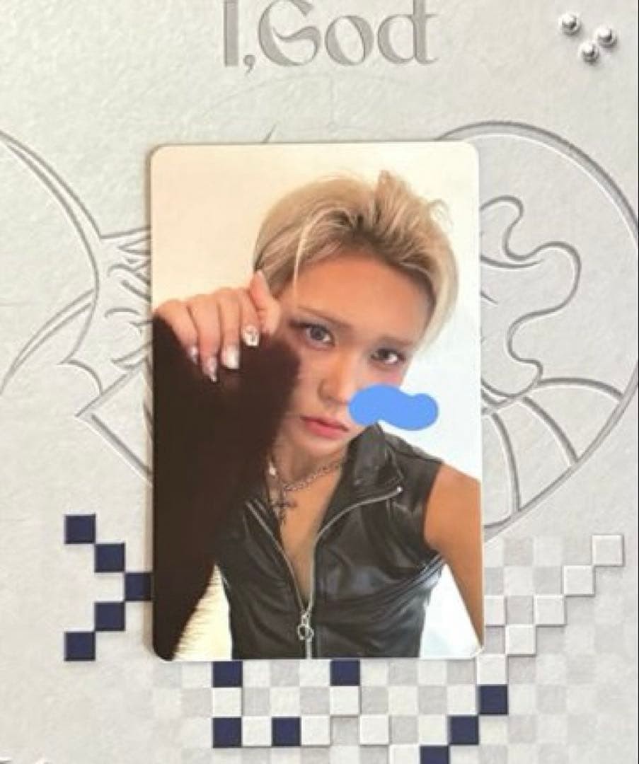 XLOV Manila Hyun - Entry Bonus Trading Card XLOV Manila Hyun - Entry Bonus Trading Card