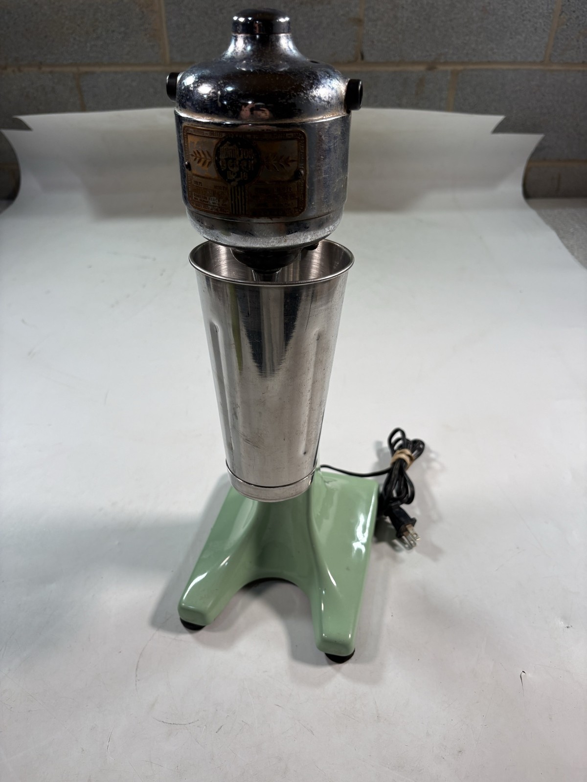 Vintage Hamilton Beach NO 18 Green Art Deco Drink Mixer Stainless TESTED Vintage Hamilton Beach NO 18 Green Art Deco Drink Mixer Stainless TESTED