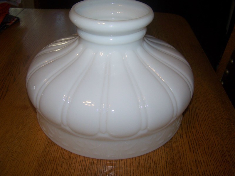 10"LARGE VTG MILK GLASS OIL KEROSENE LAMP SHADE RAISED DECOR ALADDIN RAYO CD 10"LARGE VTG MILK GLASS OIL KEROSENE LAMP SHADE RAISED DECOR ALADDIN RAYO CD