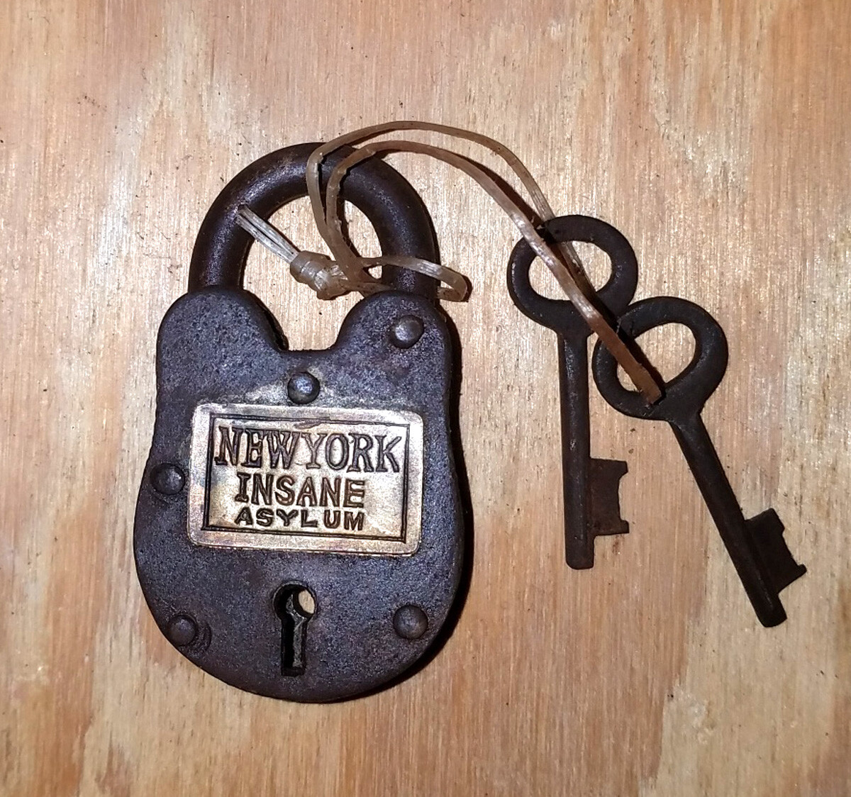 New York Insane Asylum Cast Iron Working Lock With 2 Keys Rusty Antique Finish New York Insane Asylum Cast Iron Working Lock With 2 Keys Rusty Antique Finish