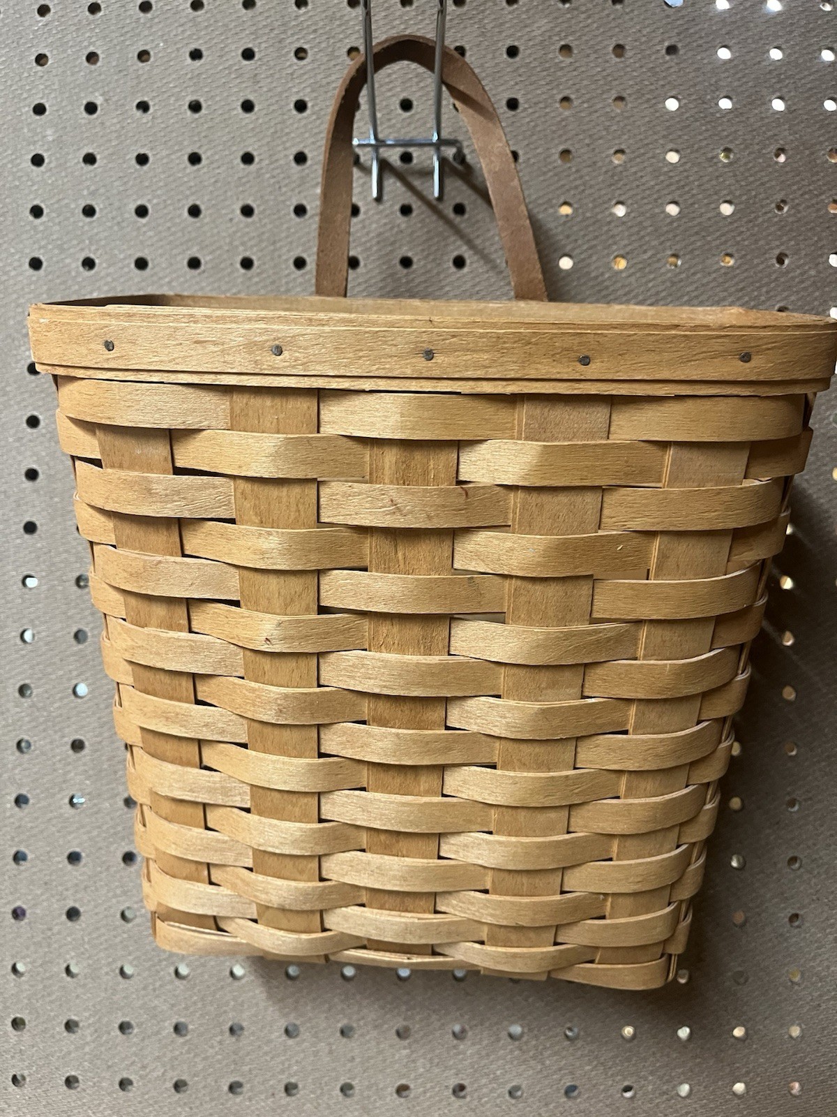 Longaberger 1990s Handwoven Wall Hanging Basket Leather Strap Storage/Keys/Mail Longaberger 1990s Handwoven Wall Hanging Basket Leather Strap Storage/Keys/Mail