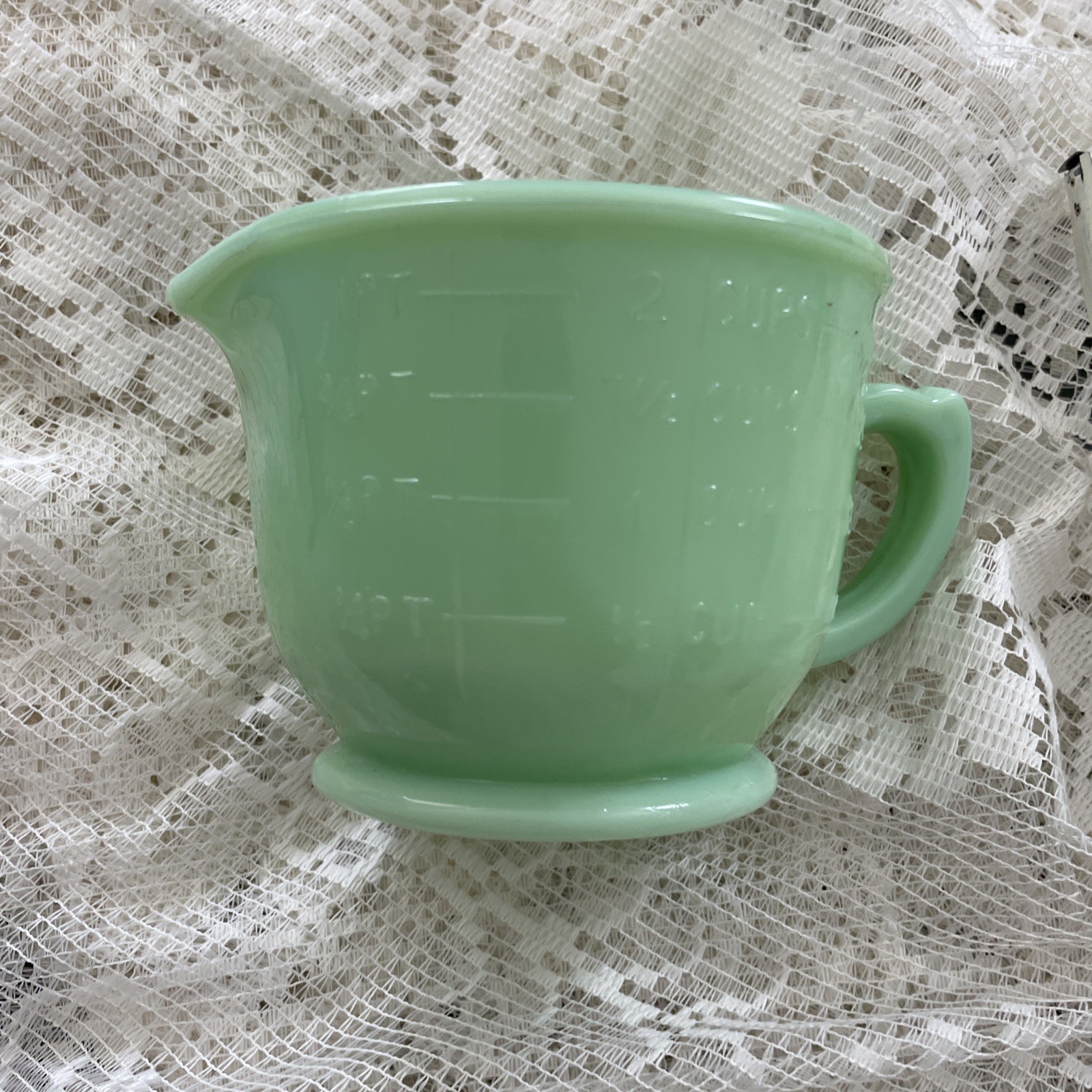 Depression Style Jadeite Green Jadite Glass 2 c Measuring Cup 1 Pour Spout Depression Style Jadeite Green Jadite Glass 2 c Measuring Cup 1 Pour Spout