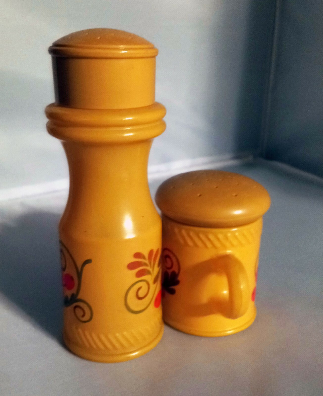Vintage AVON Salt & Pepper Berry PA Dutch Moonwind Cologne and Powder Sachet Vintage AVON Salt & Pepper Berry PA Dutch Moonwind Cologne and Powder Sachet