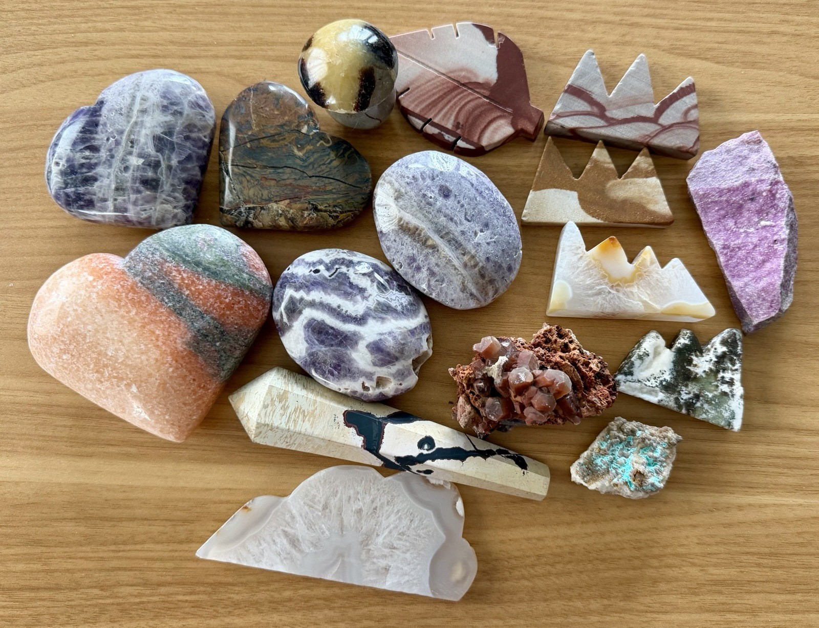 Crystal WHOLESALE Lot 16pcs Heart Palm Mushroom Carvings Specimen Mineral Raw