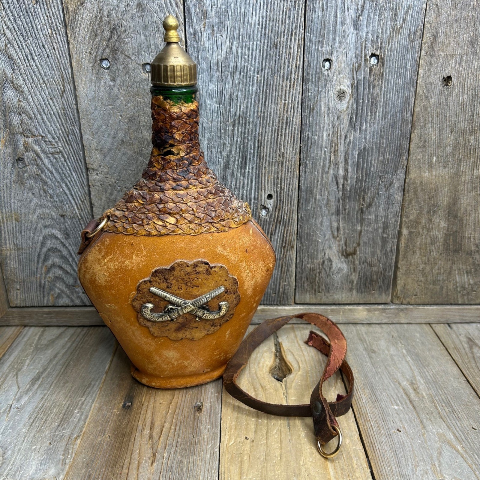 Vintage Italian Leather Wrapped Glass Decanter Canteen Crossed Revolvers Italy * Vintage Italian Leather Wrapped Glass Decanter Canteen Crossed Revolvers Italy *