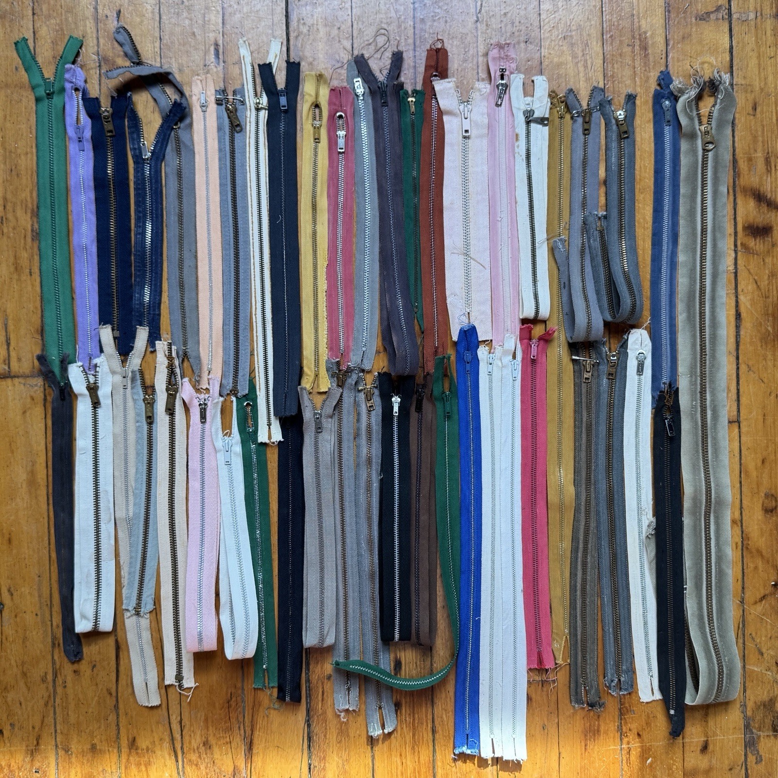 Lot Of 46 Vintage 30s 40s 50s 60s Zippers Metal Talon Etc. For Clothing Repair Lot Of 46 Vintage 30s 40s 50s 60s Zippers Metal Talon Etc. For Clothing Repair