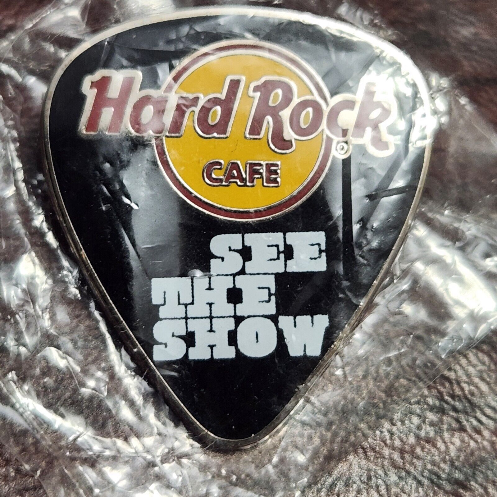 HARD ROCK CAFE 2012 EVENT ONLY SEE THE SHOW GUITAR PICK PIN LE750