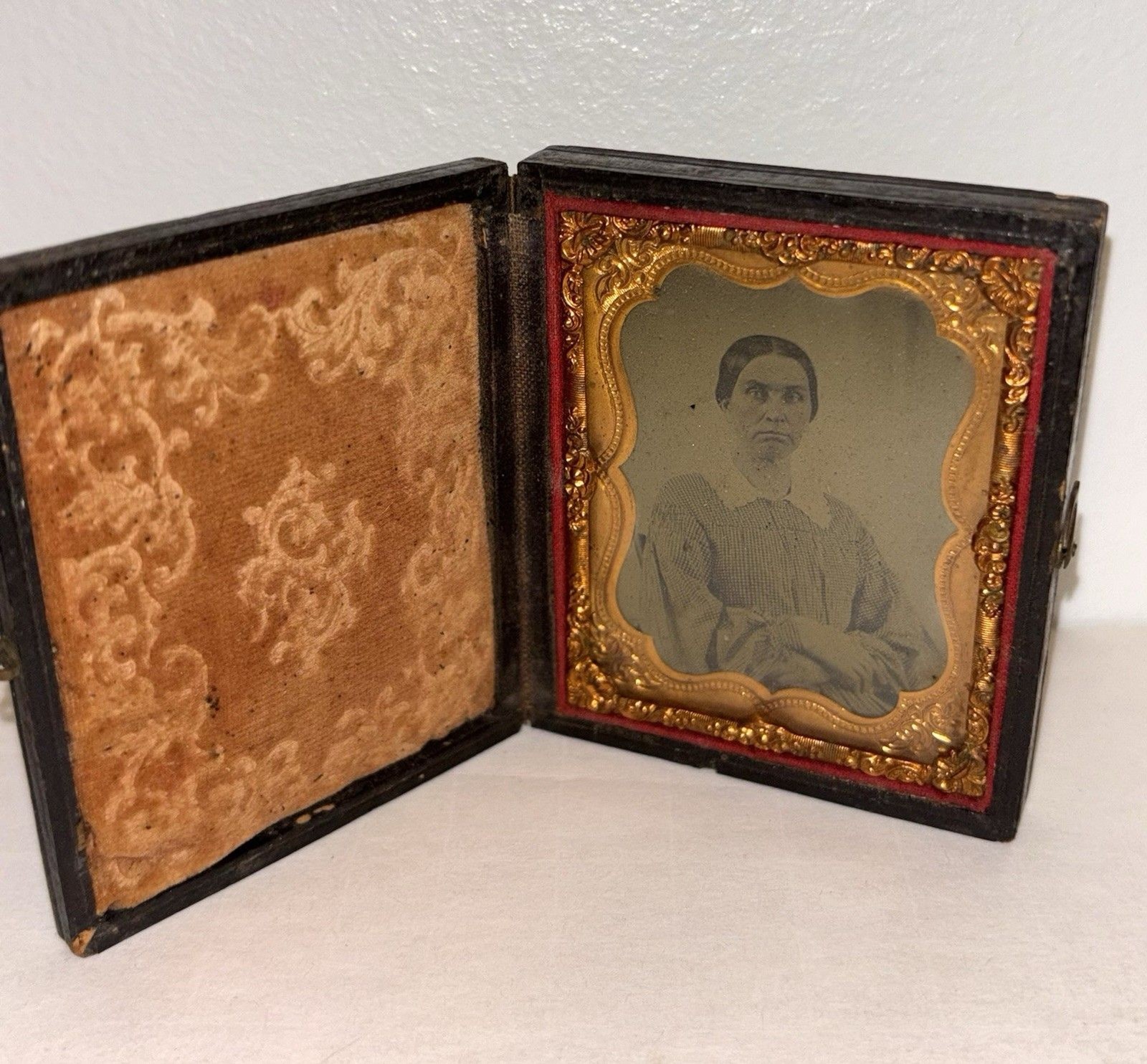 Antique Victorian Tintype Photo of Woman Set in Leather and Velvet Case