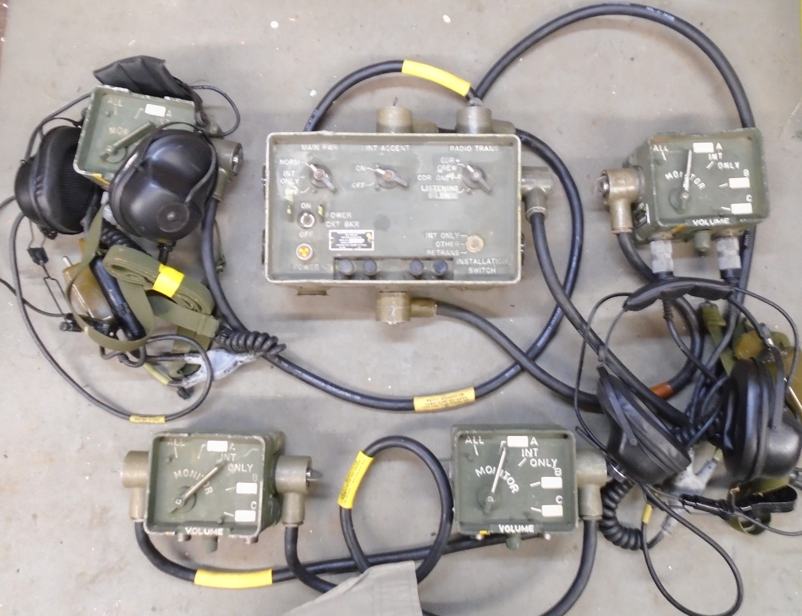 VIC-1 MILITARY VEHICLE INTERCOM SYSTEM 4 STATIONS VIC-1 MILITARY VEHICLE INTERCOM SYSTEM 4 STATIONS