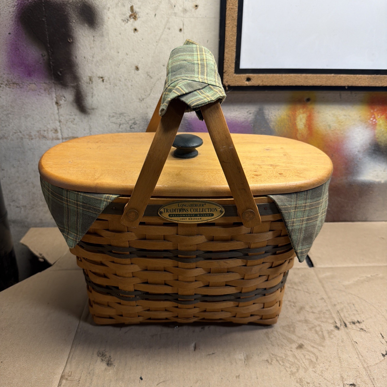 1997 Longaberger Traditions Fellowship Basket w/ Liner Protector Grip and Lid