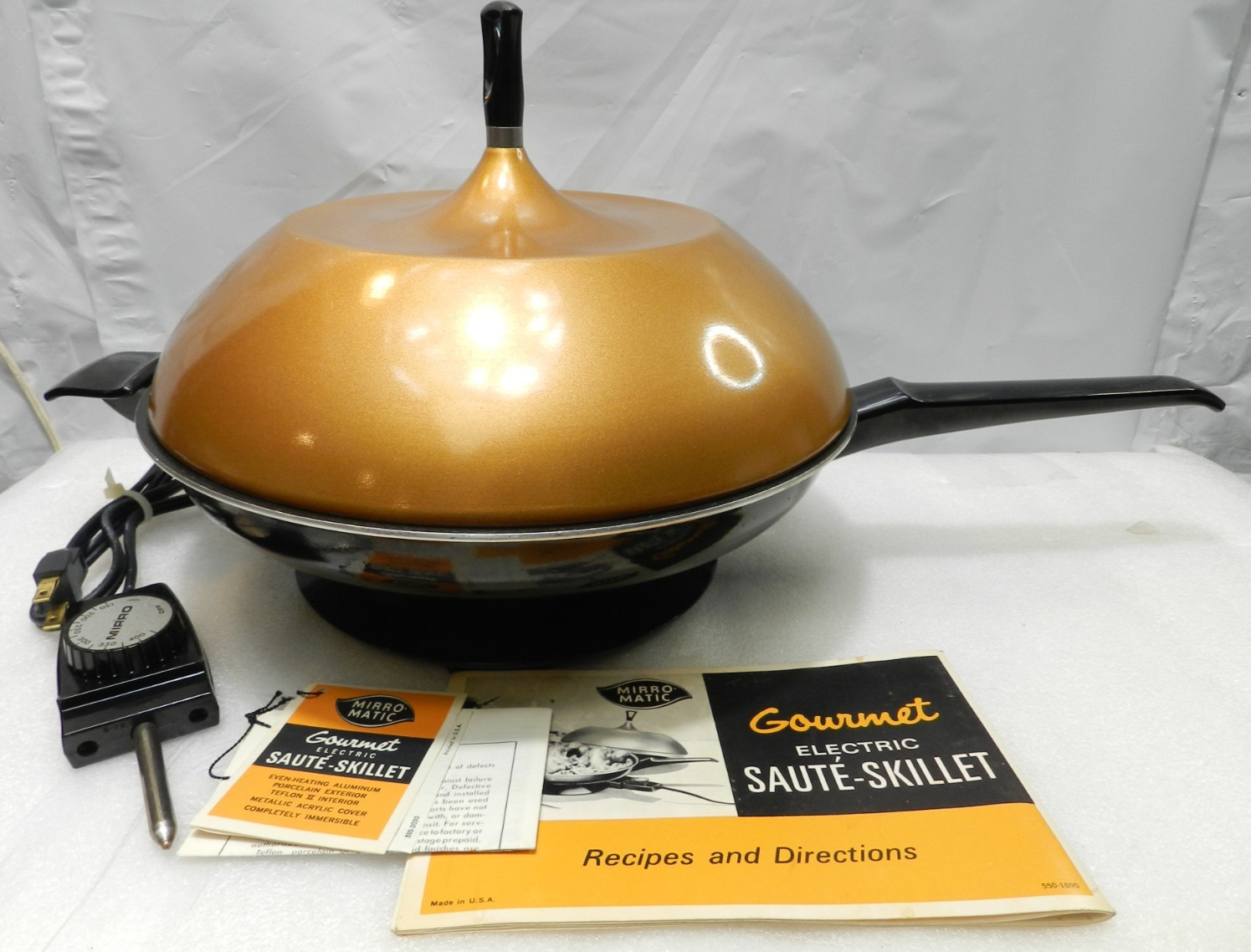 Vintage Retro Mirro Matic Gourmet Electric Saute Skillet Model M-0354-35 (F39J) Vintage Retro Mirro Matic Gourmet Electric Saute Skillet Model M-0354-35 (F39J)