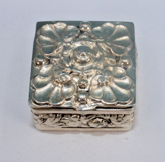 Vtg. 925 Silver Trinket Box w/ Raised Design TW 14.63g Vtg. 925 Silver Trinket Box w/ Raised Design TW 14.63g