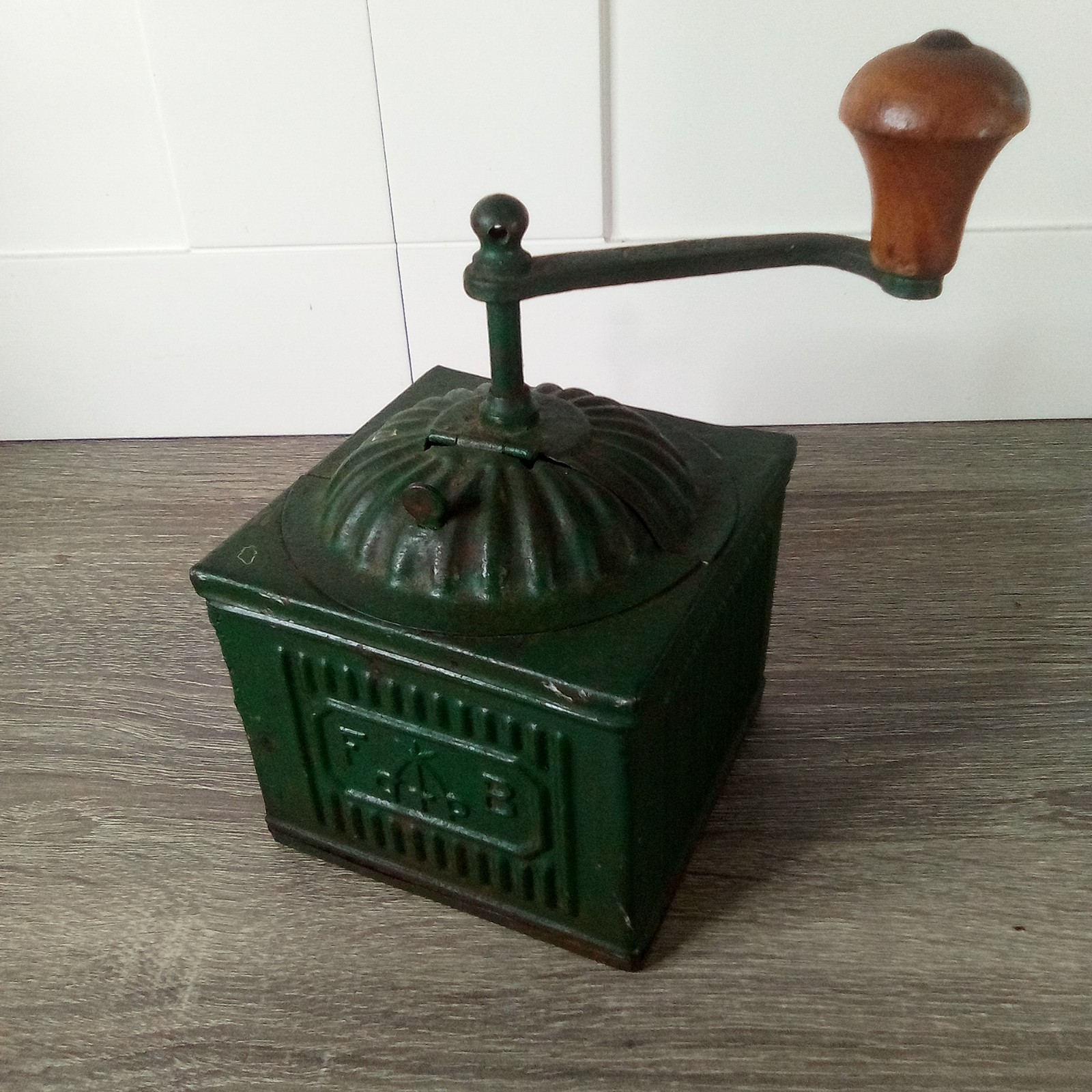 Vintage Retro “The Spade” Coffee Grinder Made In Italy RARE 🦄 Vintage Retro “The Spade” Coffee Grinder Made In Italy RARE 🦄