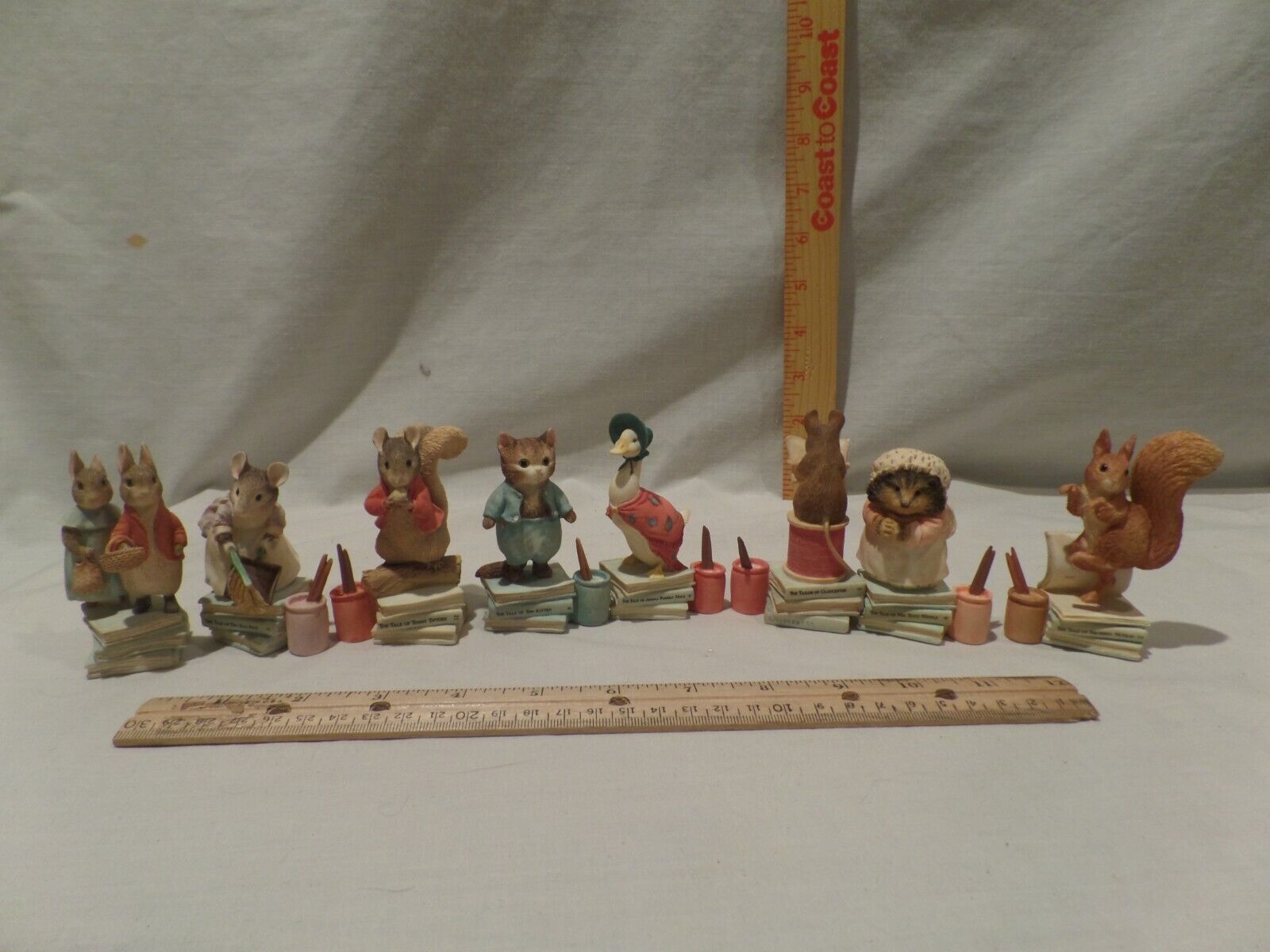 VINTAGE 1995-1996 *THE WORLD OF BEATRIX POTTER* LOT OF 8 RESIN FIGURINES-ENESCO