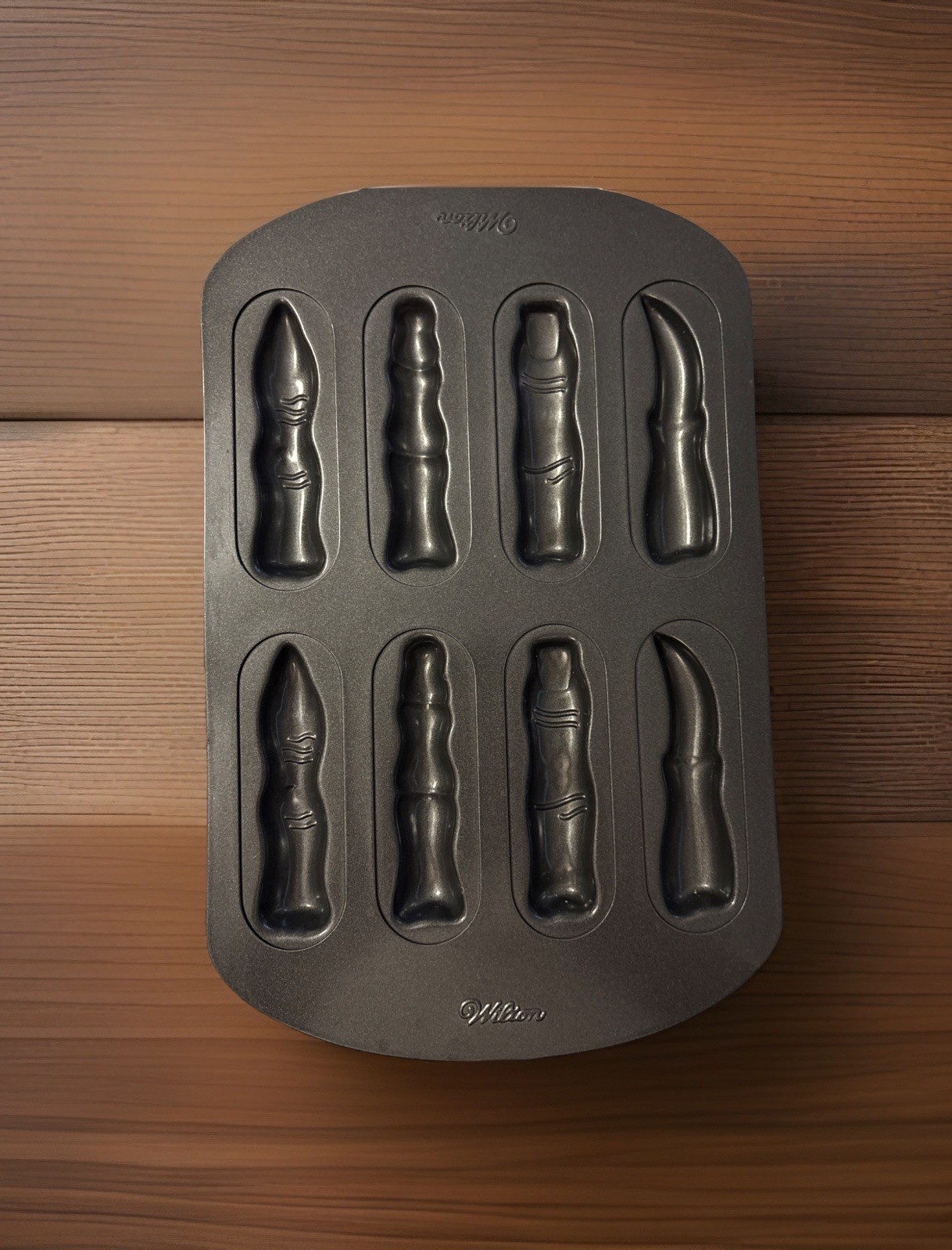 Wilton Halloween Witch/Claws Baking Pan Nonstick 8 Finger Molds Wilton Halloween Witch/Claws Baking Pan Nonstick 8 Finger Molds