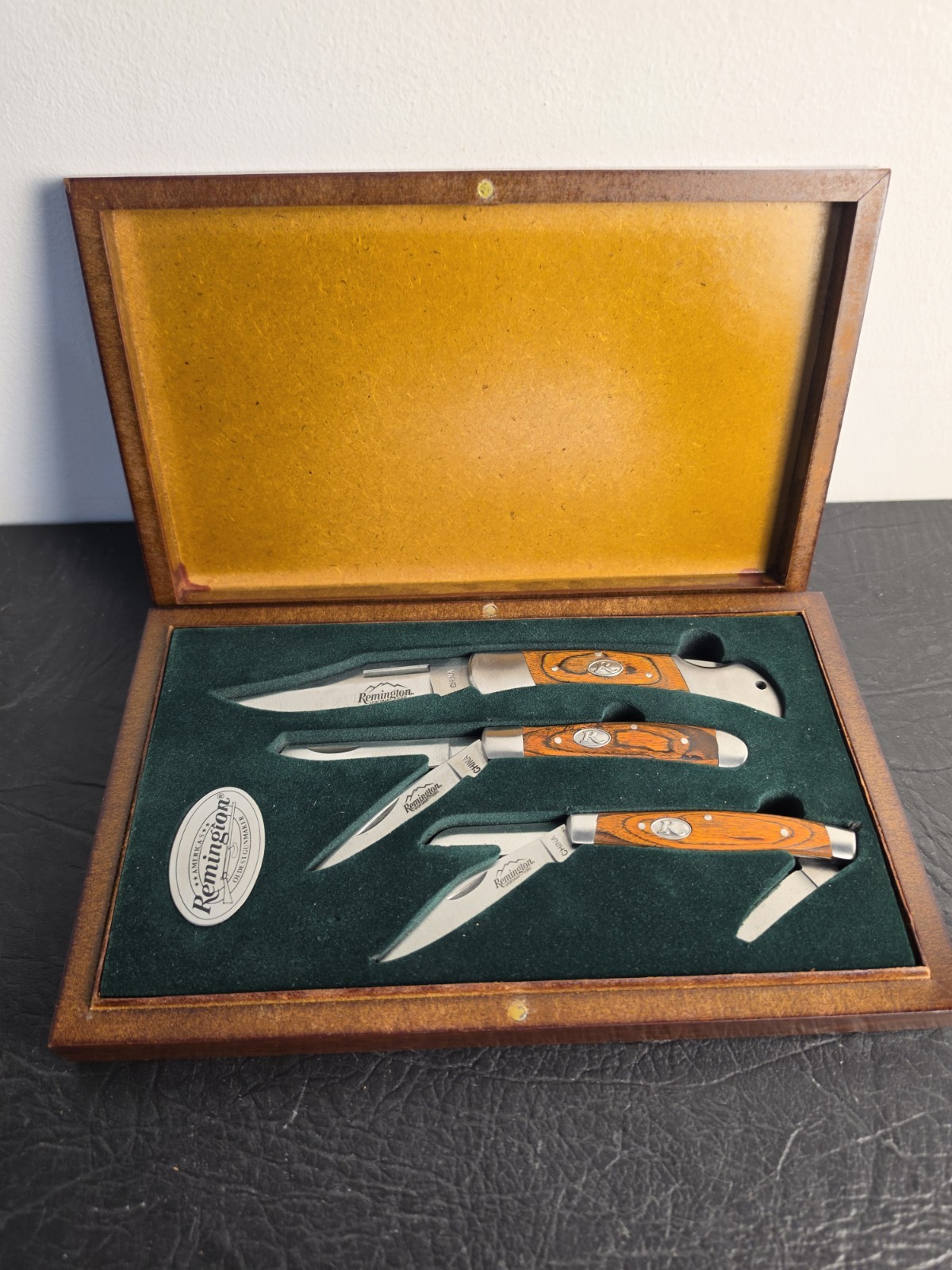 Remington Sportsman Series Knives 2007 Limited Edition 3 Piece Knife Set Remington Sportsman Series Knives 2007 Limited Edition 3 Piece Knife Set