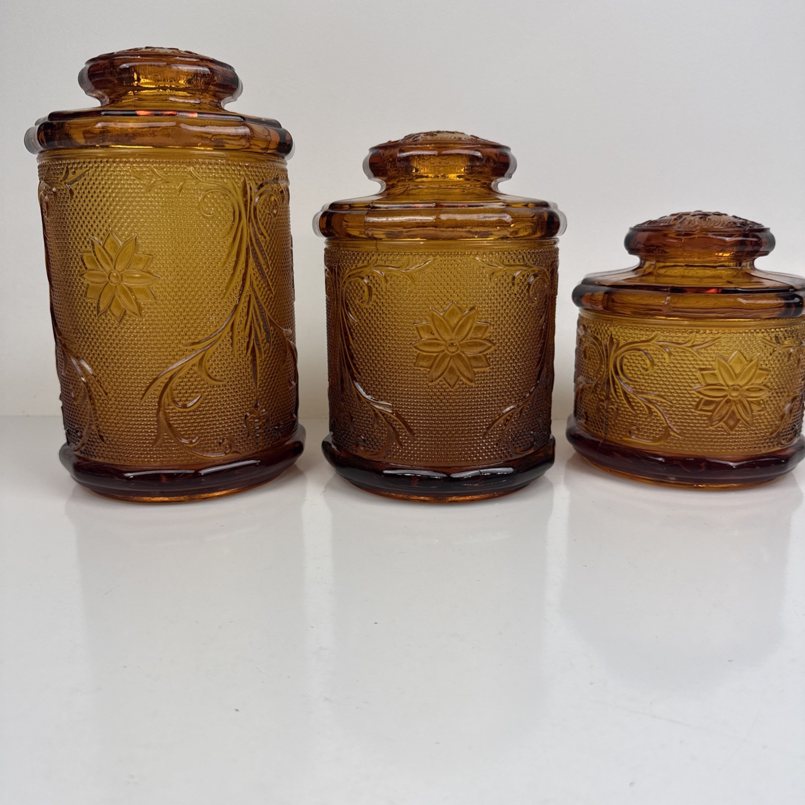 VINTAGE TIARA INDIANA GLASS SANDWICH AMBER CANISTER SET OF 3 & LIDS 5.5 7.5 9.5 VINTAGE TIARA INDIANA GLASS SANDWICH AMBER CANISTER SET OF 3 & LIDS 5.5 7.5 9.5