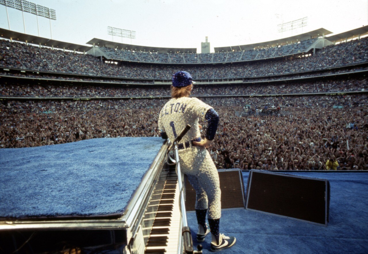 Elton John at Dodgers Stadium 1975 Re-Print 4x6 #1050* Elton John at Dodgers Stadium 1975 Re-Print 4x6 #1050*