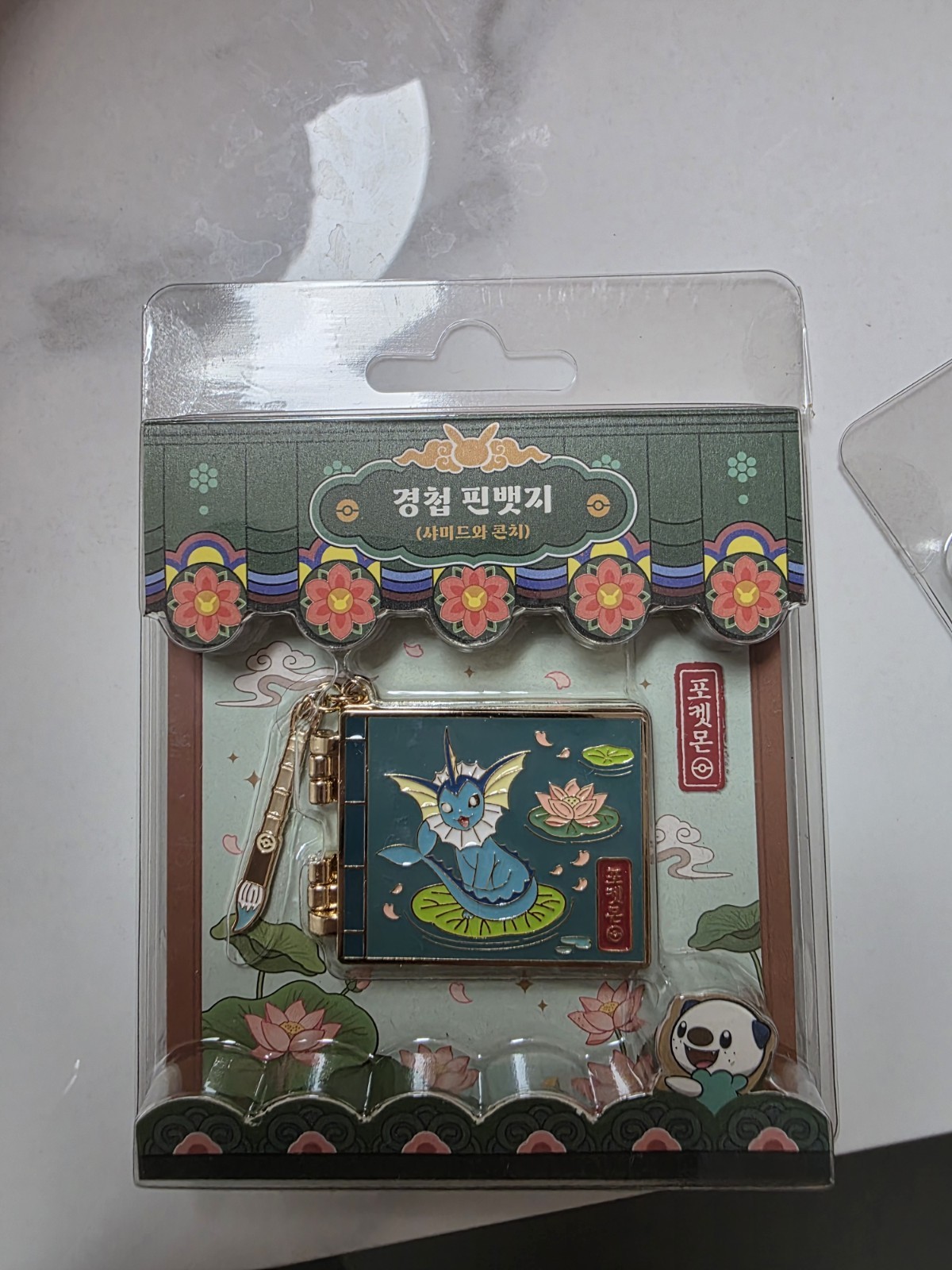 Pokemon Korea Exclusive Vintage Shop Series Metal Pin Badge Vaporeon Oshawott Pokemon Korea Exclusive Vintage Shop Series Metal Pin Badge Vaporeon Oshawott