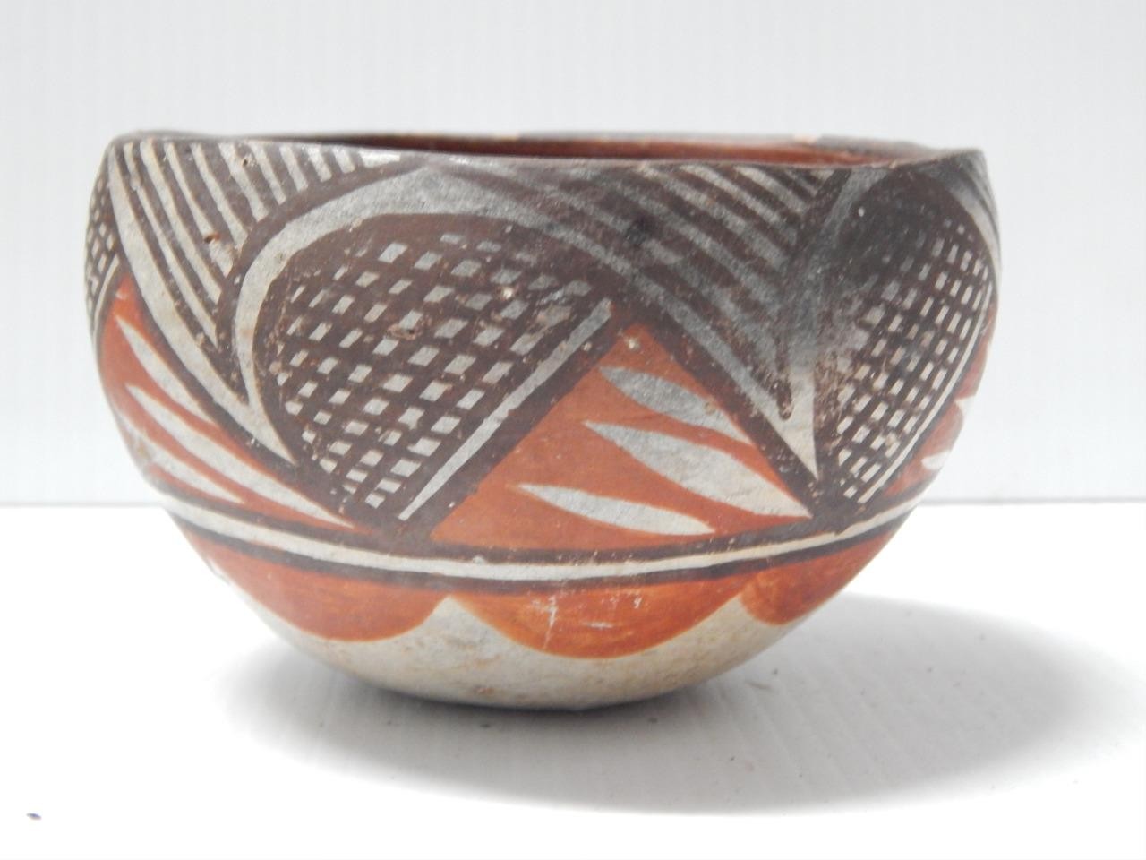 ANTIQUE c1920s ISLETA PUEBLO INDIAN FOOD BOWL - EARLY CLASSIC DESIGN ANTIQUE c1920s ISLETA PUEBLO INDIAN FOOD BOWL - EARLY CLASSIC DESIGN
