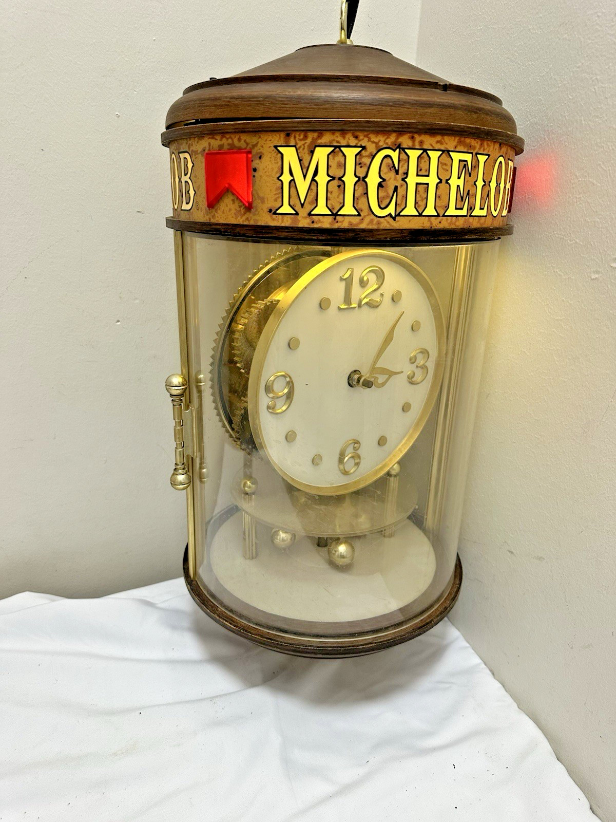 Vintage Michelob Beer Revolving Motion Lighted Clock Sign Works Vintage Michelob Beer Revolving Motion Lighted Clock Sign Works