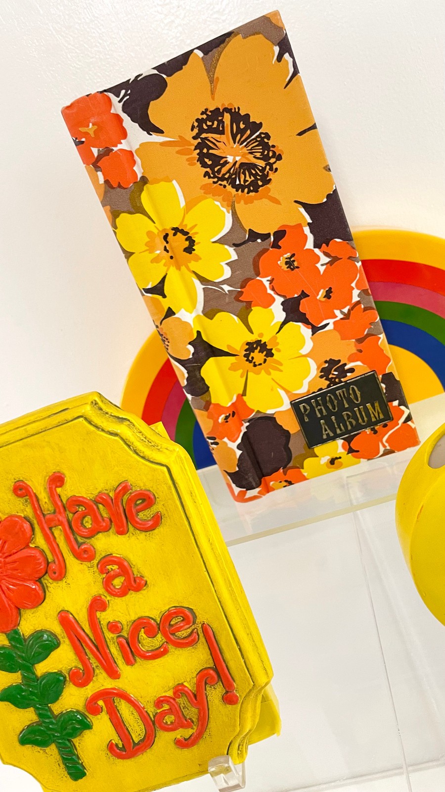 VTG 1960s Groovy Flower Power Orange Spiral Photo Album Book TriFold 96 slots VTG 1960s Groovy Flower Power Orange Spiral Photo Album Book TriFold 96 slots